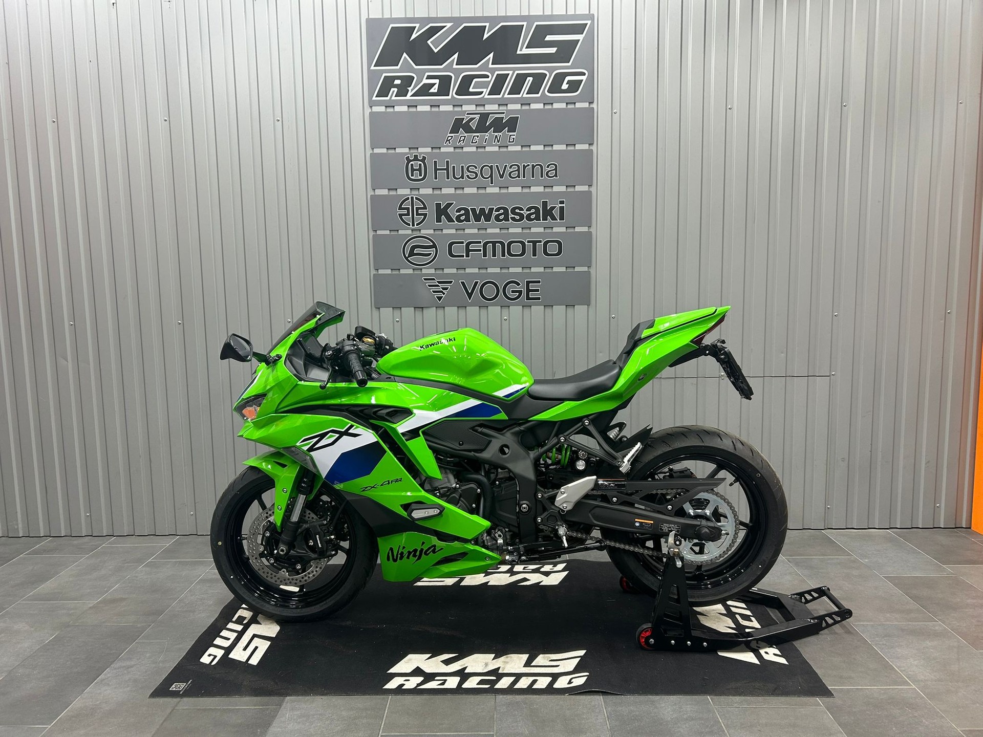 KAWASAKI Ninja ZX-4RR-image-1