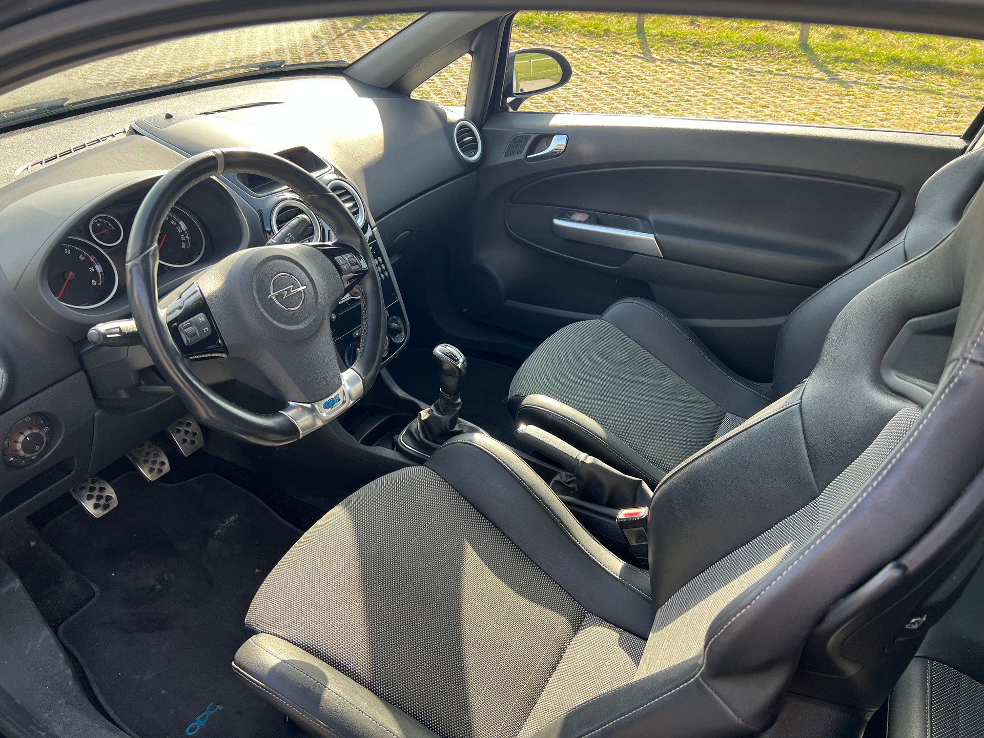 OPEL Corsa 1.6 Turbo OPC-image-11