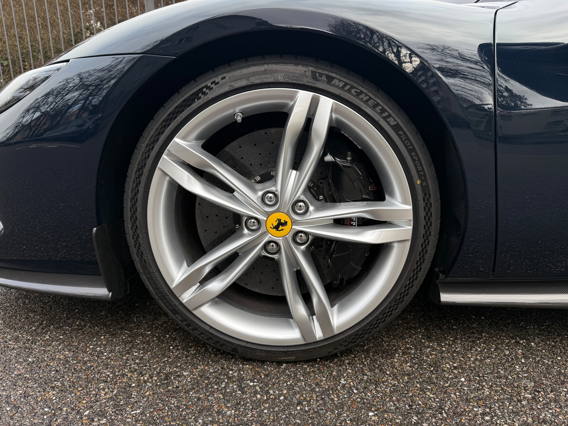 FERRARI 296 GTS-showroom-element-3
