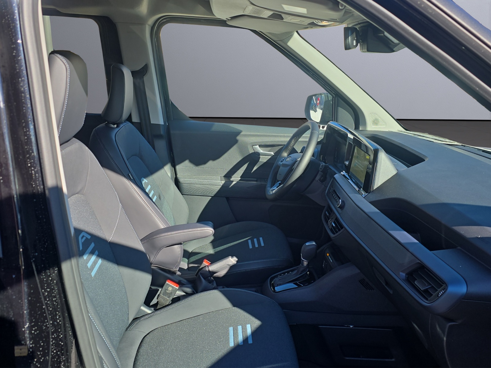 FORD TOURNEO COURIERier 1.0 EcoBoost A-image-11