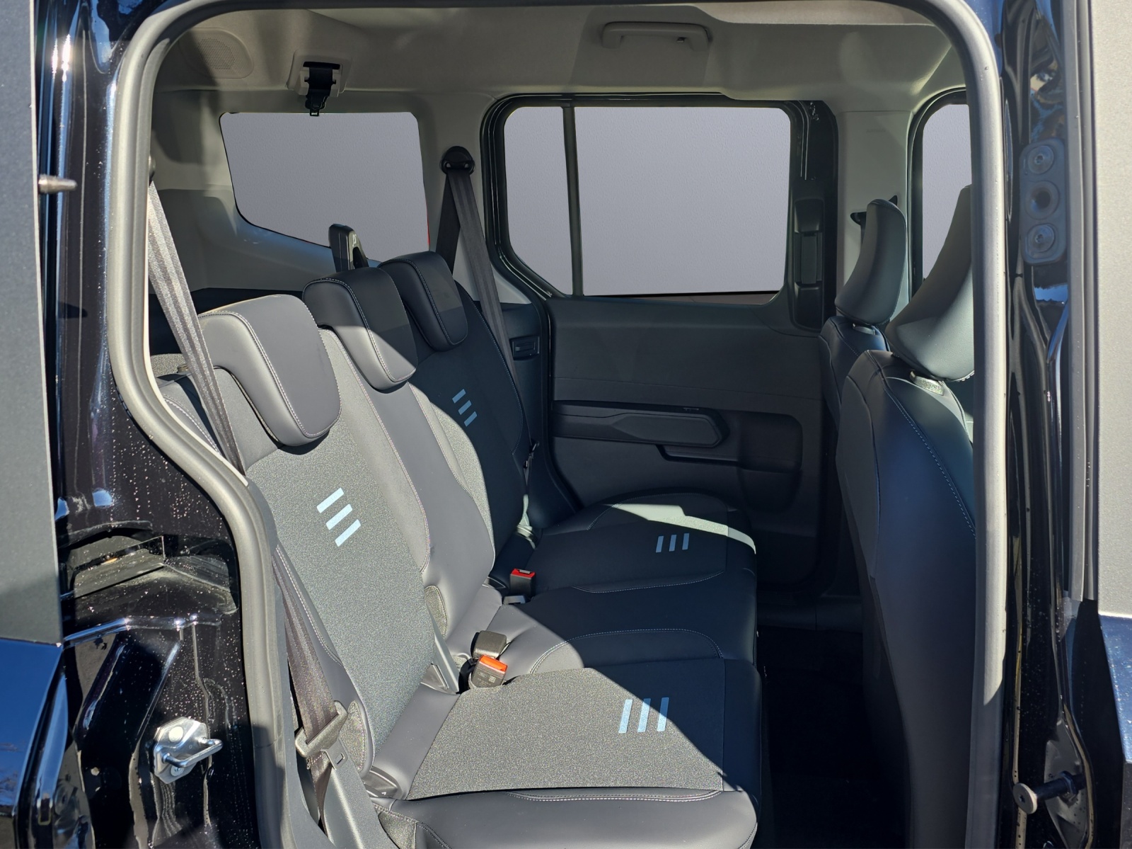 FORD TOURNEO COURIERier 1.0 EcoBoost A-image-12