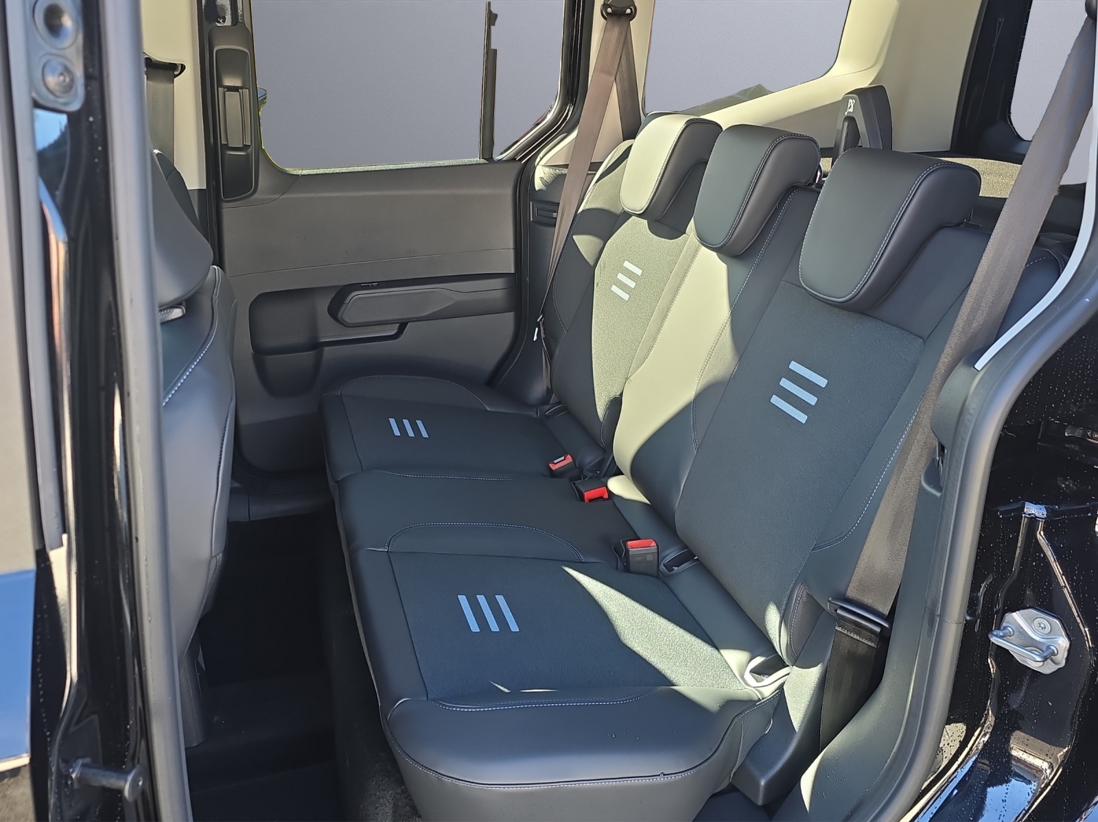 FORD TOURNEO COURIERier 1.0 EcoBoost A-image-7