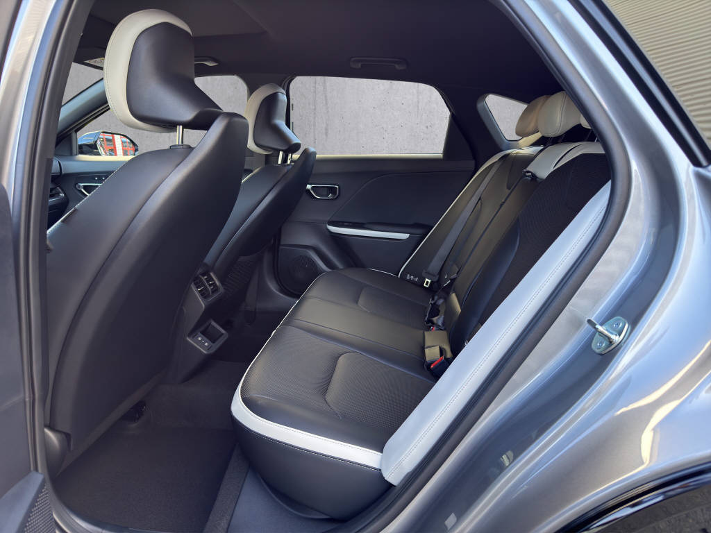 KIA K4 GT-Line 1.6T-GDi-image-8