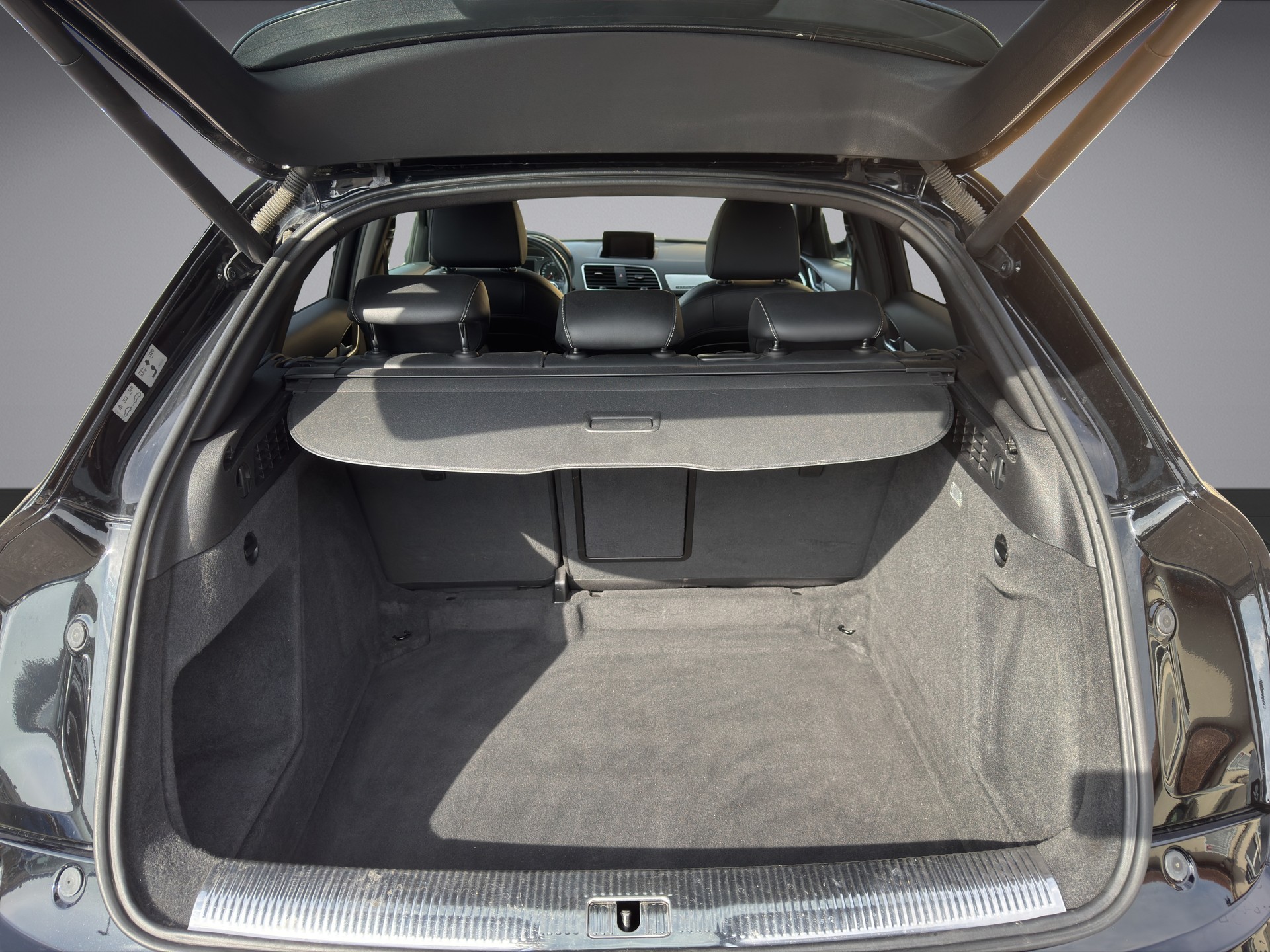 AUDI Q3 2.0 TFSI Sport quattro STr-image-4