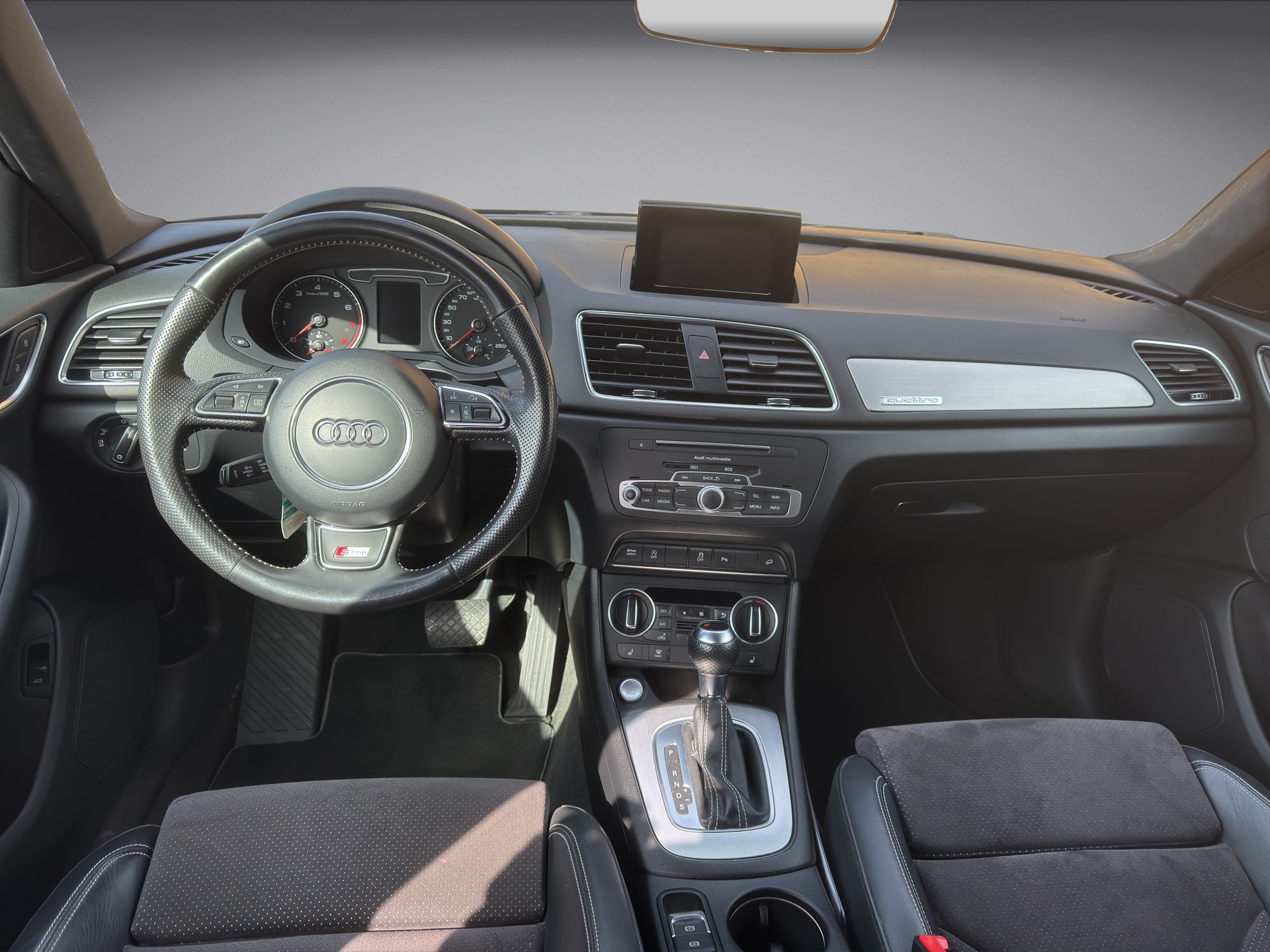 AUDI Q3 2.0 TFSI Sport quattro STr-image-9