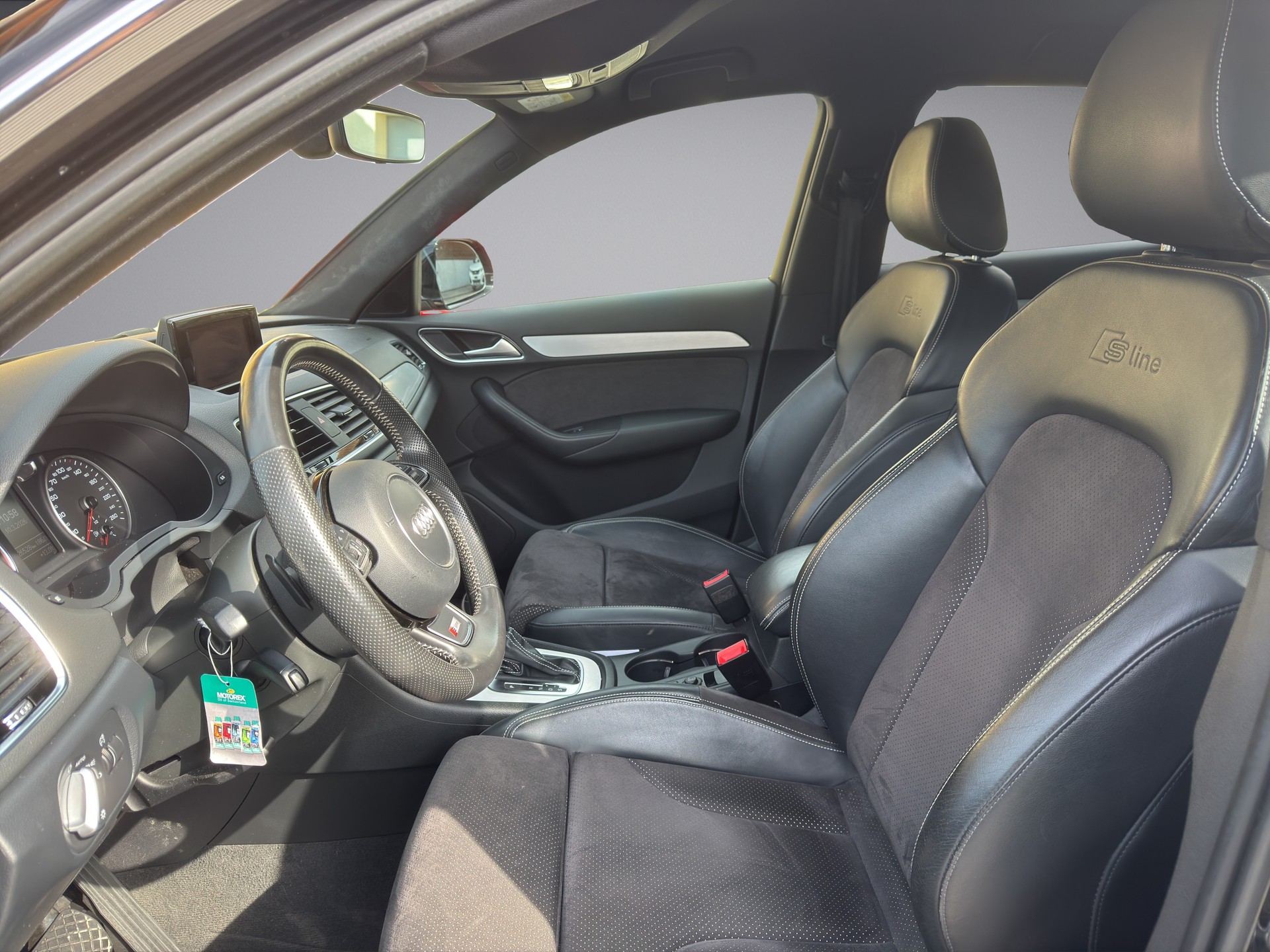 AUDI Q3 2.0 TFSI Sport quattro STr-image-8