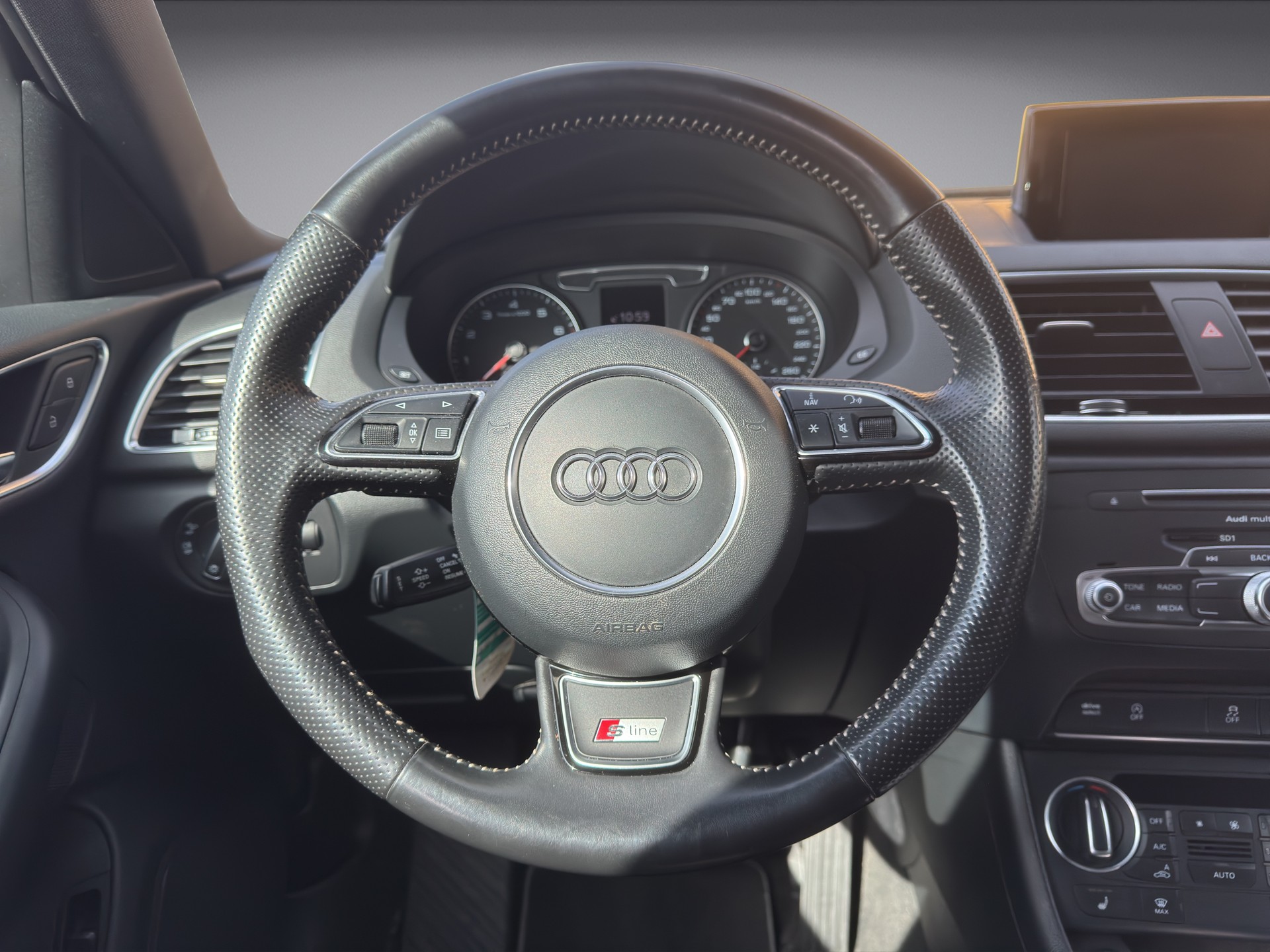 AUDI Q3 2.0 TFSI Sport quattro STr-image-10