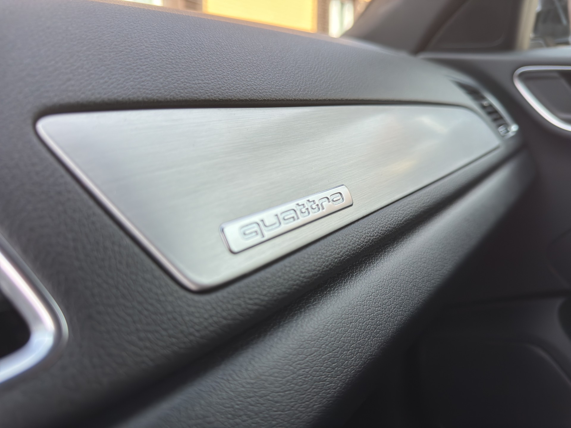 AUDI Q3 2.0 TFSI Sport quattro STr-image-13