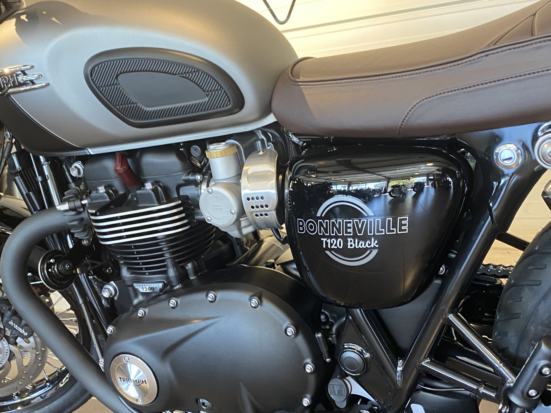 TRIUMPH Bonneville T120 Black (4.49 % Power Leasing - Gültig bis 30.06.2026)-image-7