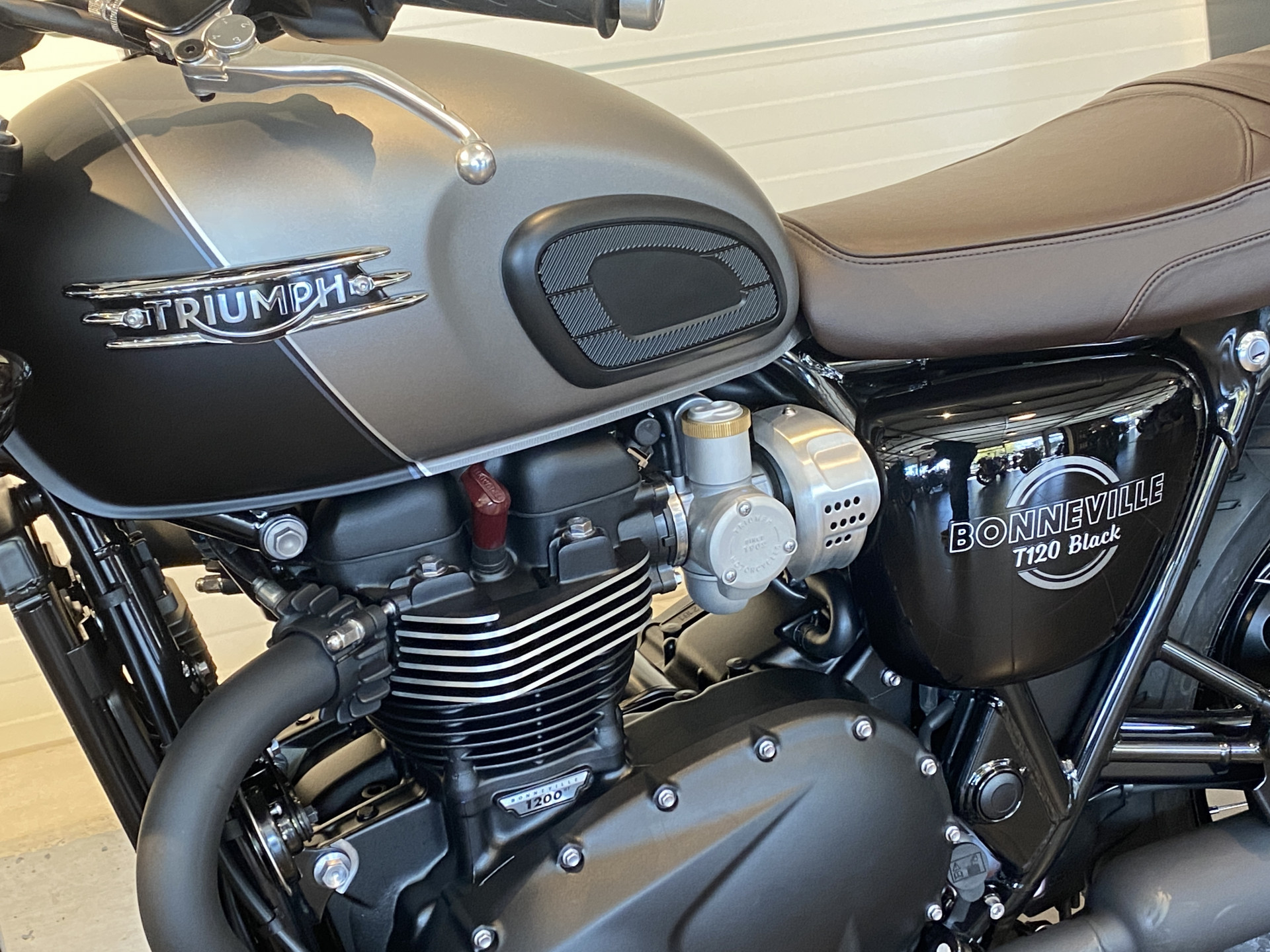 TRIUMPH Bonneville T120 Black (4.49 % Power Leasing - Gültig bis 30.06.2026)-image-6
