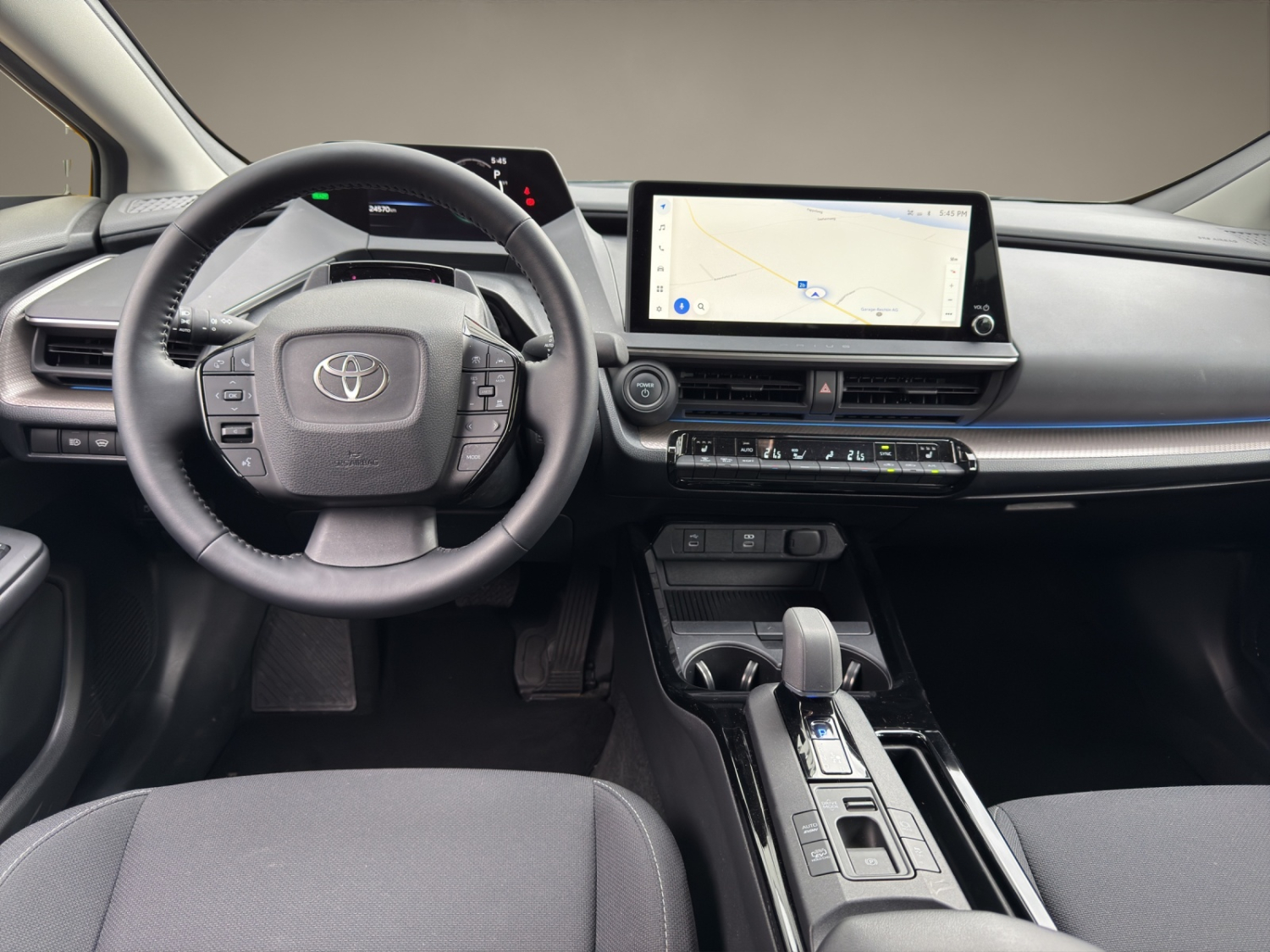 TOYOTA Prius 2.0 Plug-In-Hybrid Style-image-12