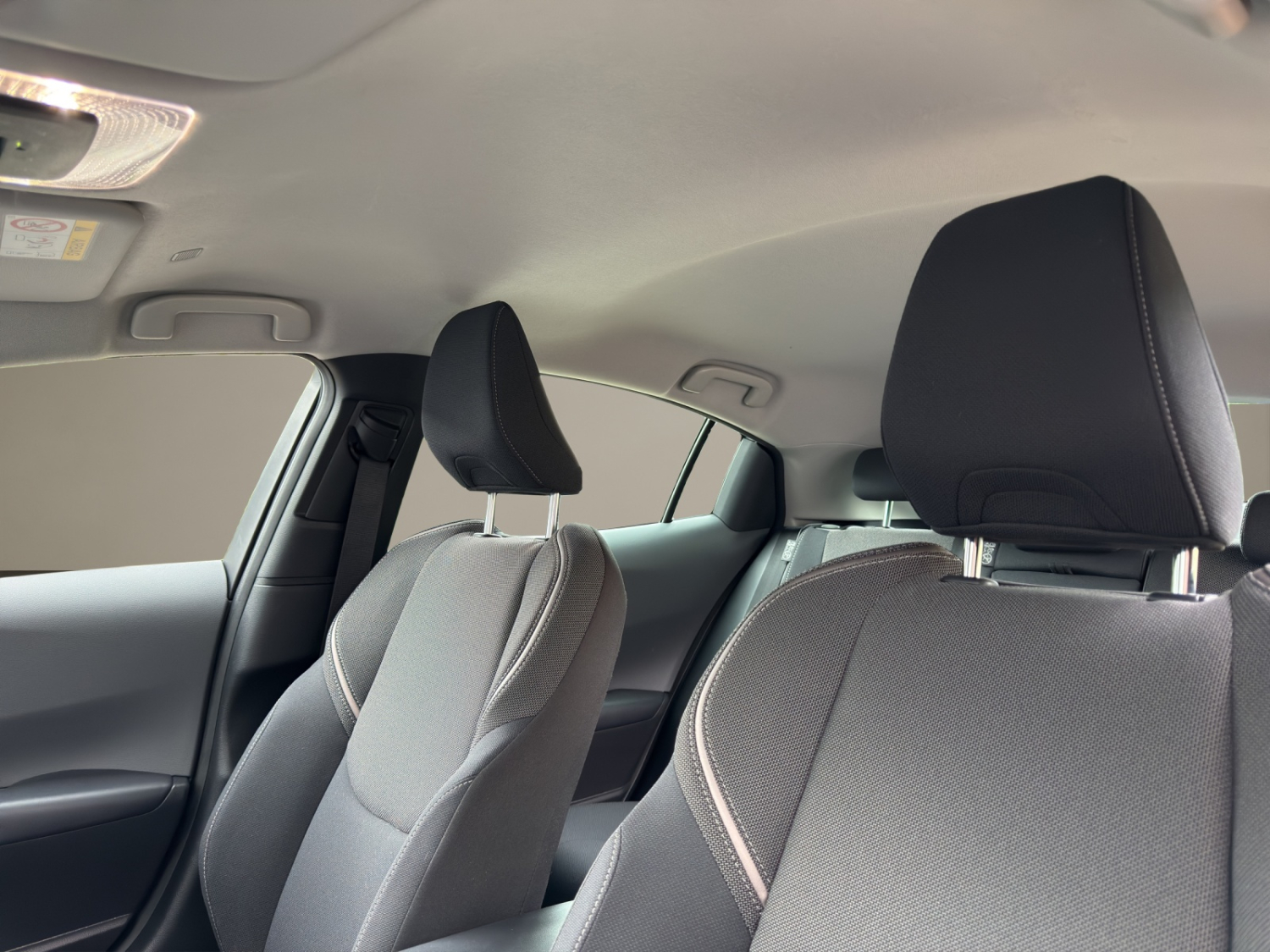 TOYOTA Prius 2.0 Plug-In-Hybrid Style-image-13