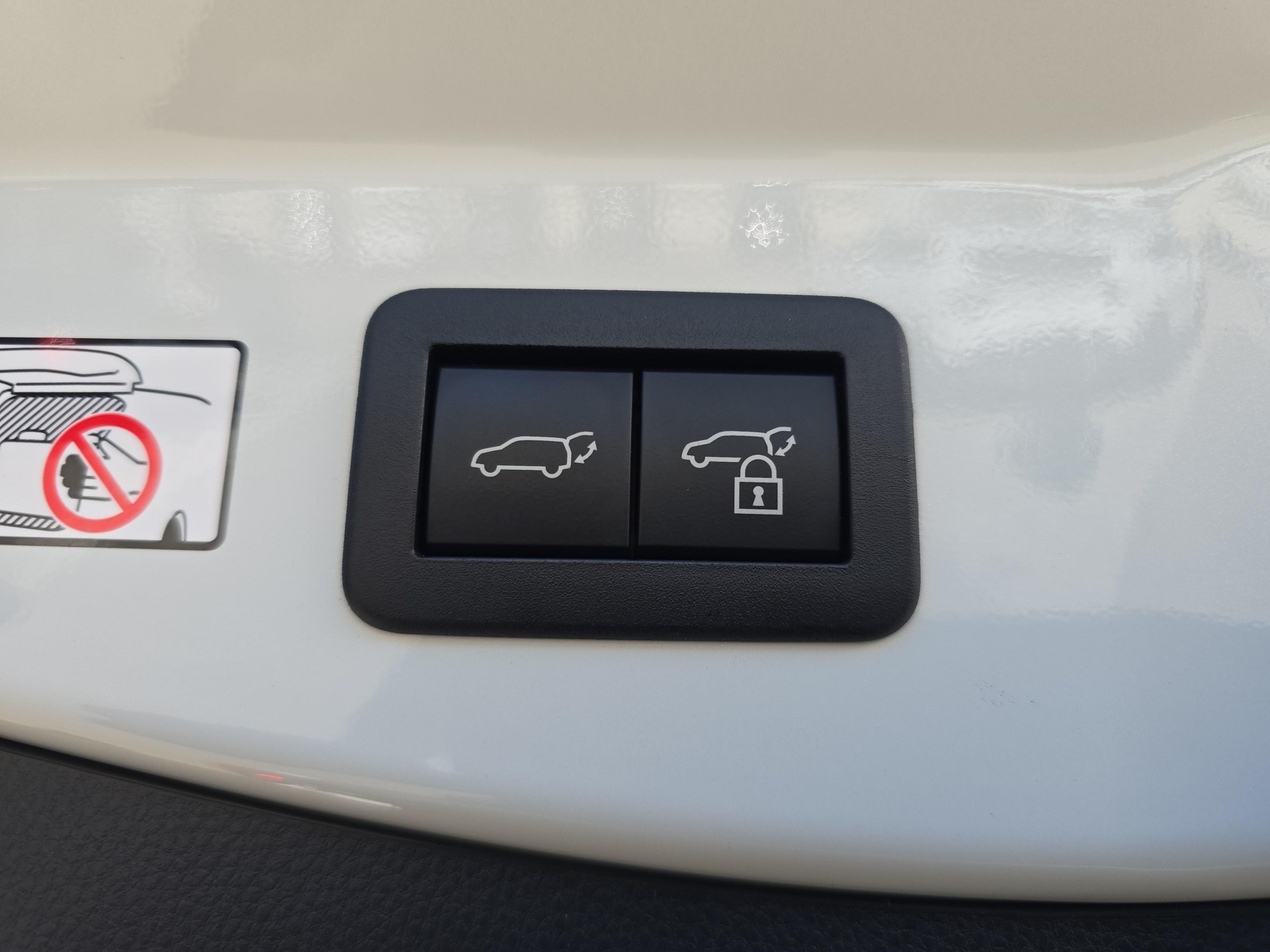 TOYOTA C-HR 2.0 HEV Trend 4x4 / Jetzt mit attraktivem 1.9% Leasing-image-18