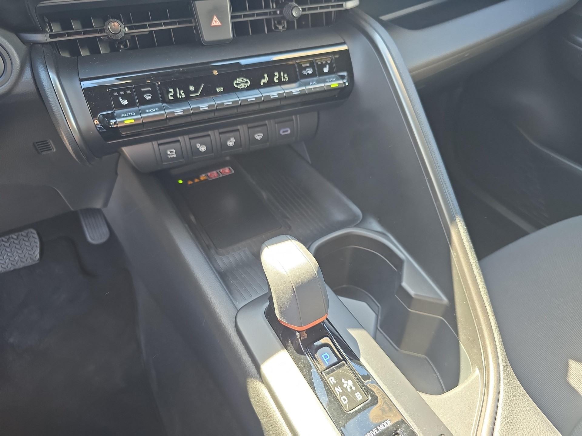 TOYOTA C-HR 2.0 HEV Trend 4x4 / Jetzt mit attraktivem 1.9% Leasing-image-15
