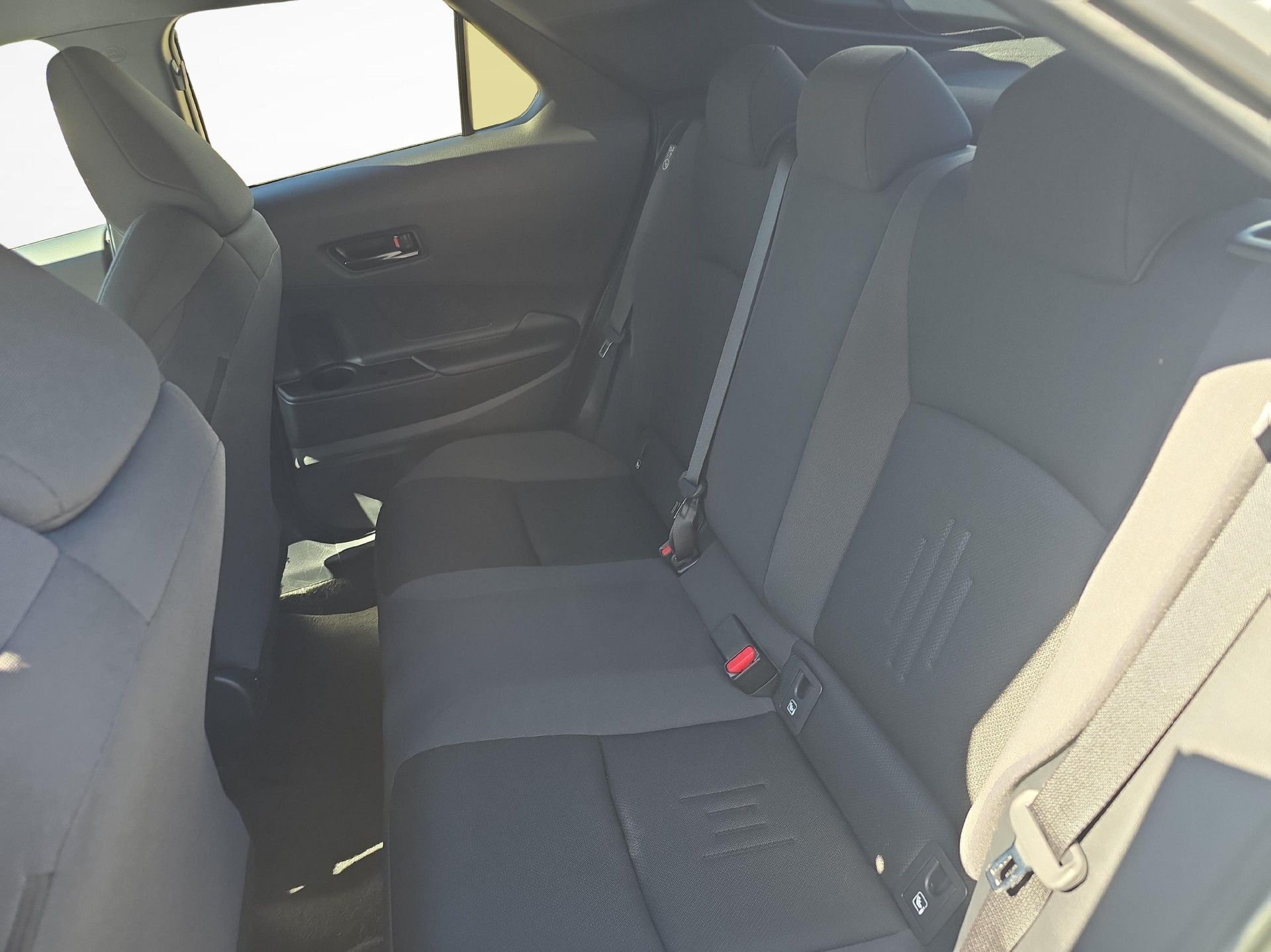 TOYOTA C-HR 2.0 HEV Trend 4x4 / Jetzt mit attraktivem 1.9% Leasing-image-10