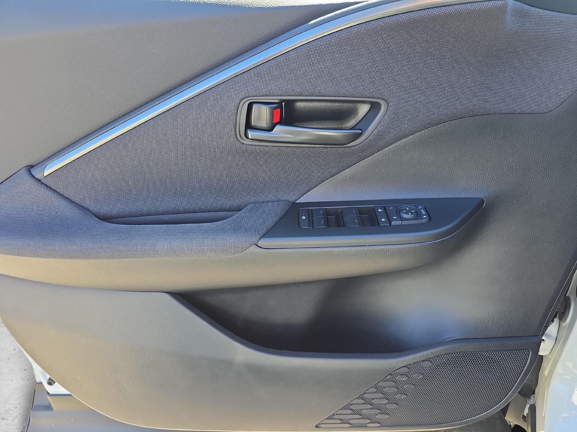 TOYOTA C-HR 2.0 HEV Trend 4x4 / Jetzt mit attraktivem 1.9% Leasing-image-17