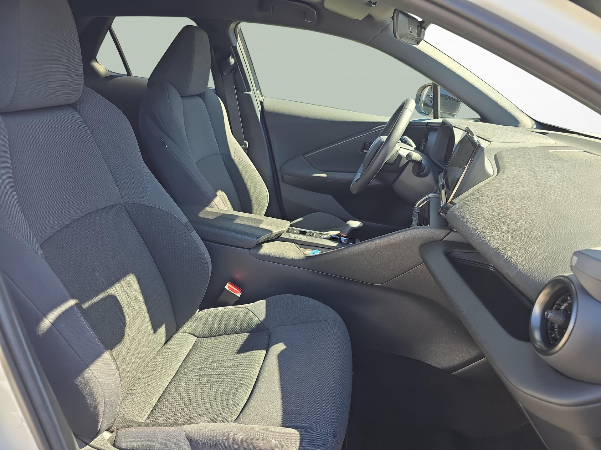 TOYOTA C-HR 2.0 HEV Trend 4x4 / Jetzt mit attraktivem 1.9% Leasing-image-9