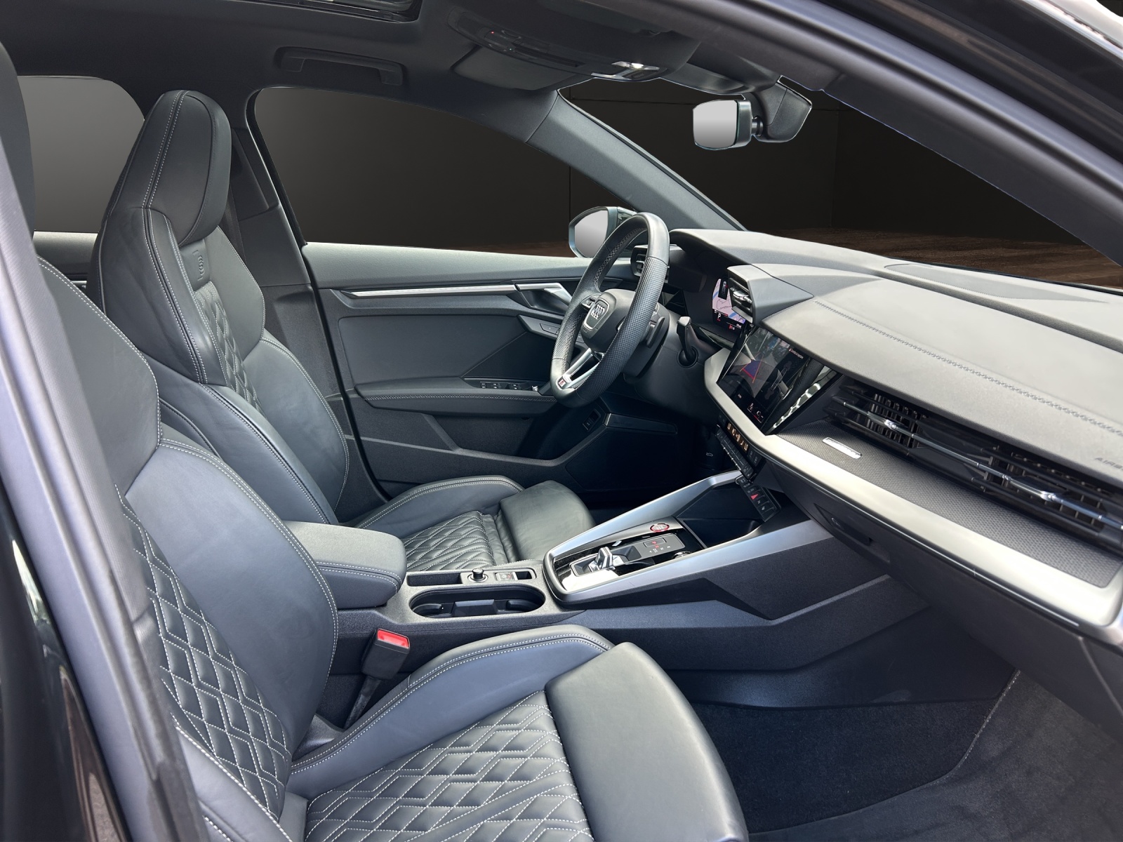 AUDI S3 Sportback 2.0 TFSI quattro S-tronic-image-15