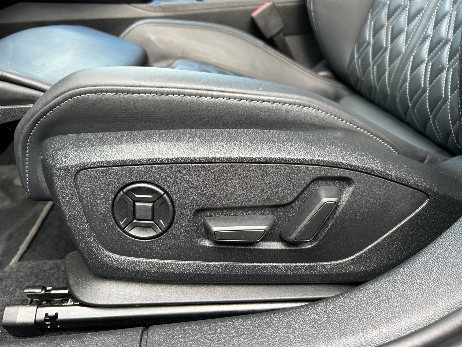 AUDI S3 Sportback 2.0 TFSI quattro S-tronic-image-19