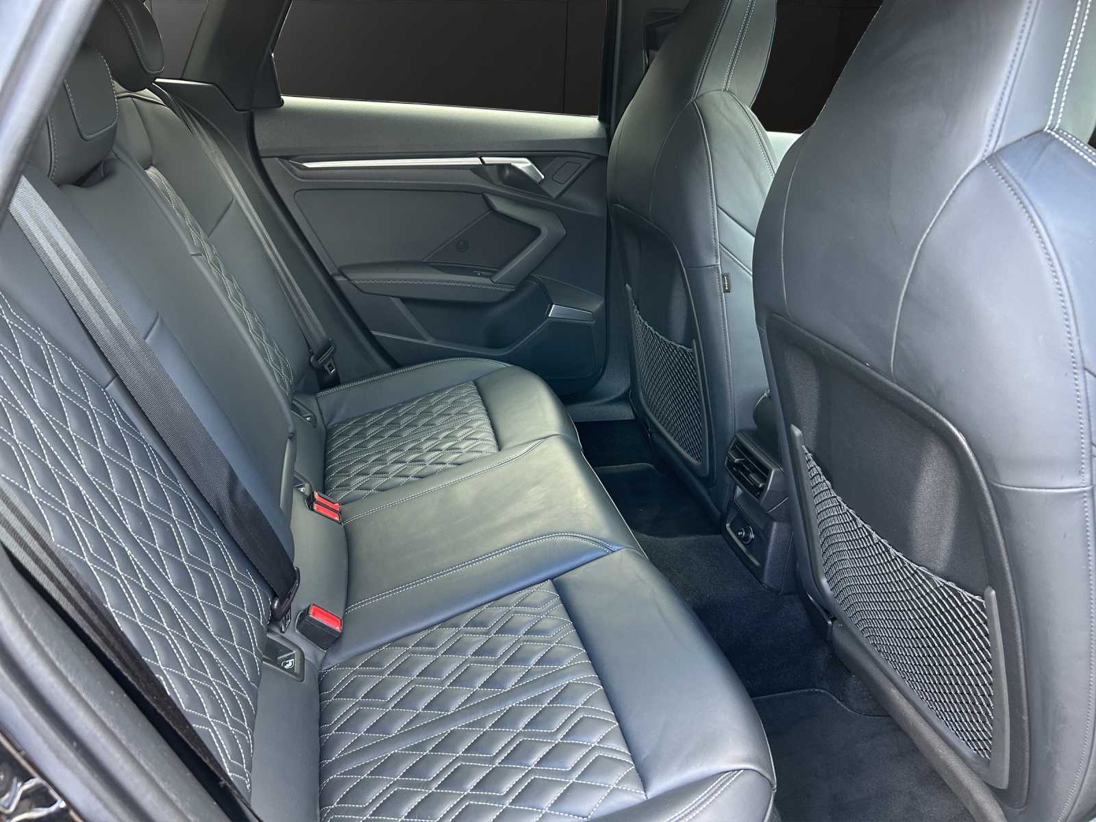AUDI S3 Sportback 2.0 TFSI quattro S-tronic-image-16