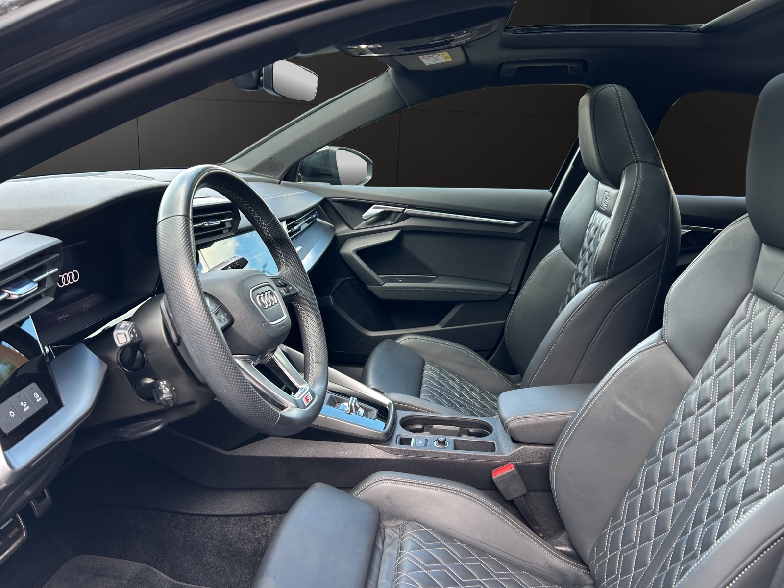 AUDI S3 Sportback 2.0 TFSI quattro S-tronic-image-8