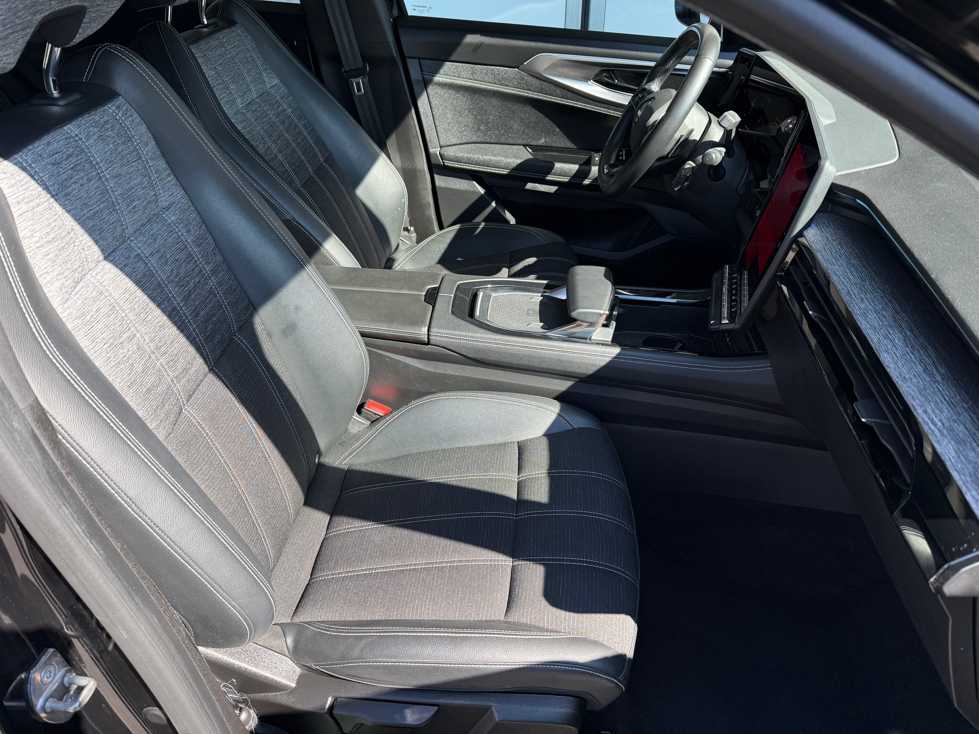 RENAULT Austral 1.2 HEV 200 Techno A-image-10