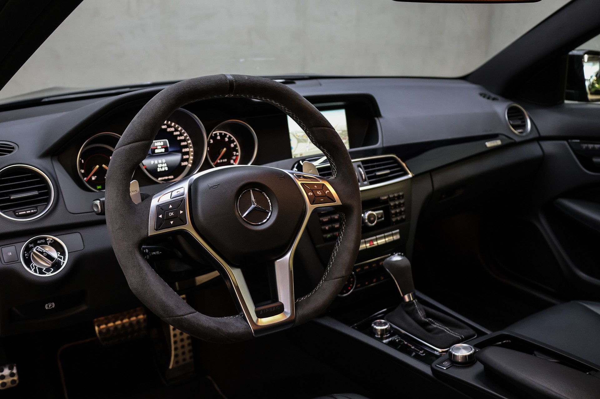 MERCEDES-BENZ C 63 V8 AMG Coupé Edition 507-image-18