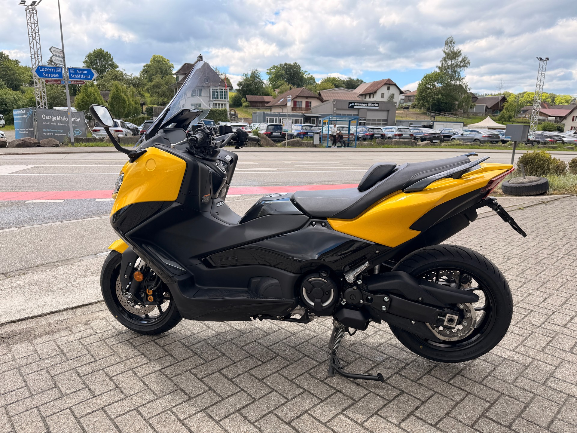 YAMAHA T-MAX XP 560-image-1