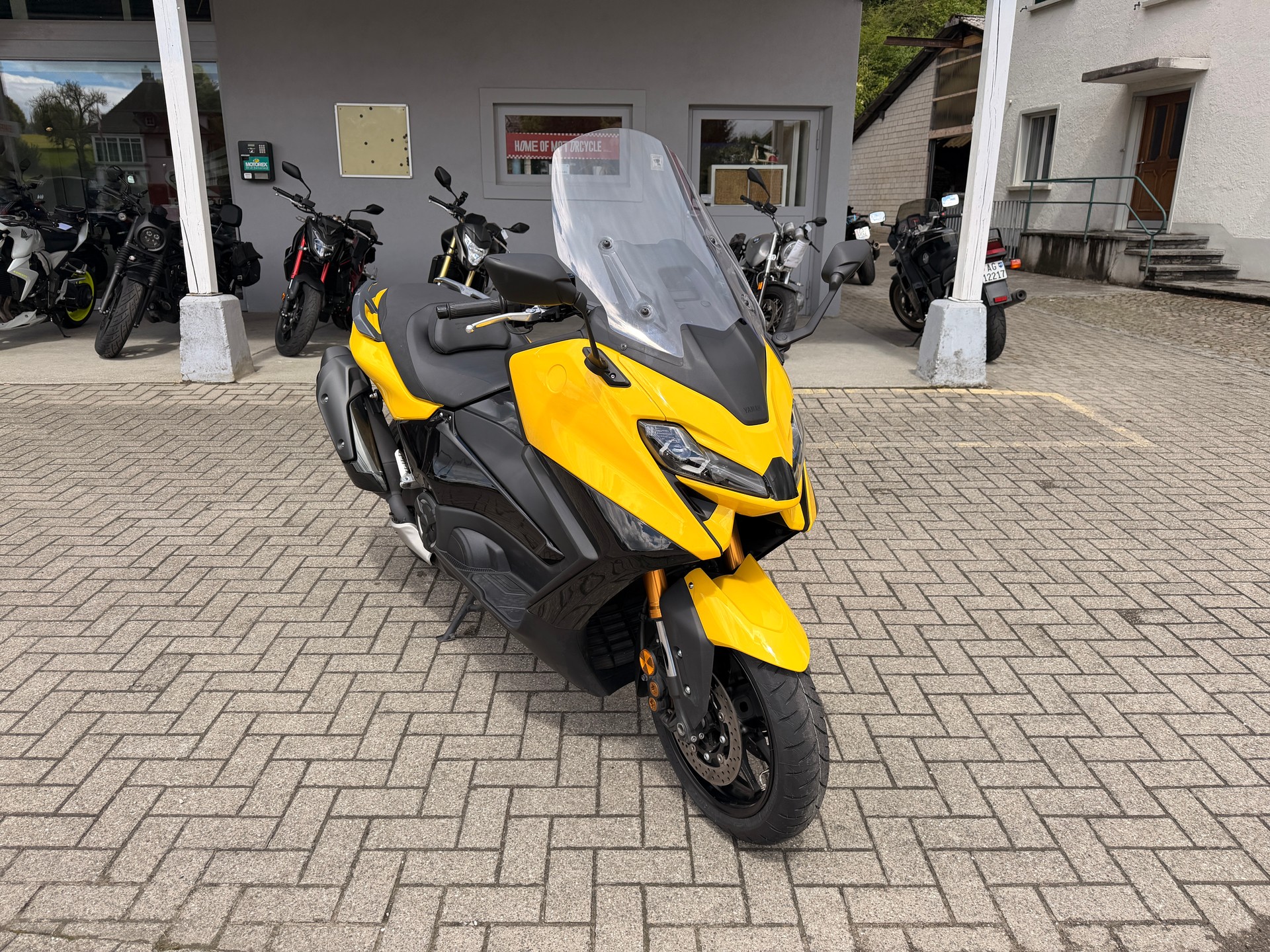 YAMAHA T-MAX XP 560-image-3