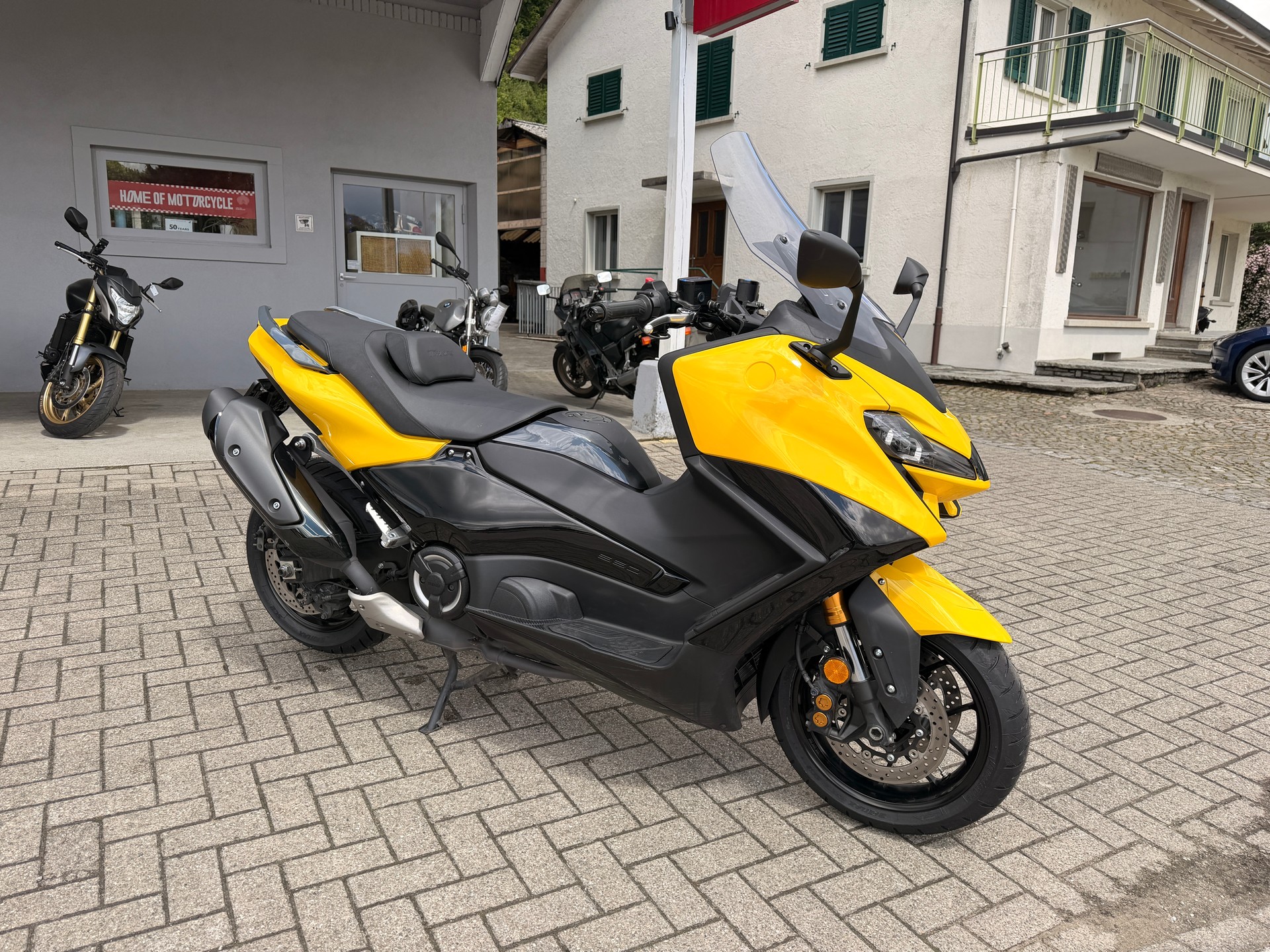 YAMAHA T-MAX XP 560-image-2