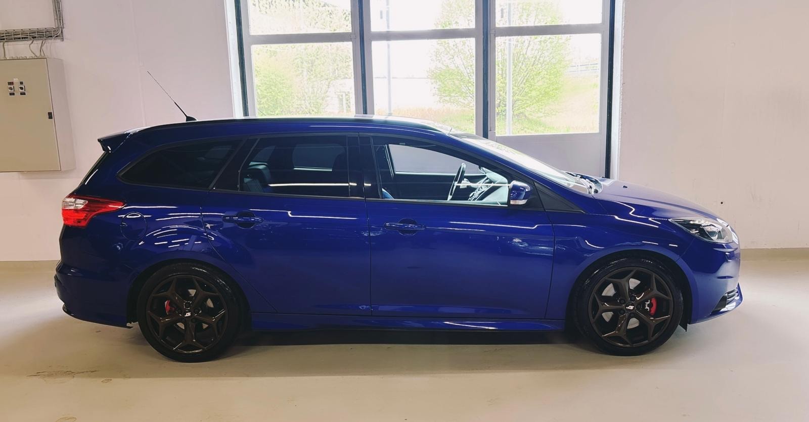 FORD Focus 2.0 SCTi ST-3-image-9