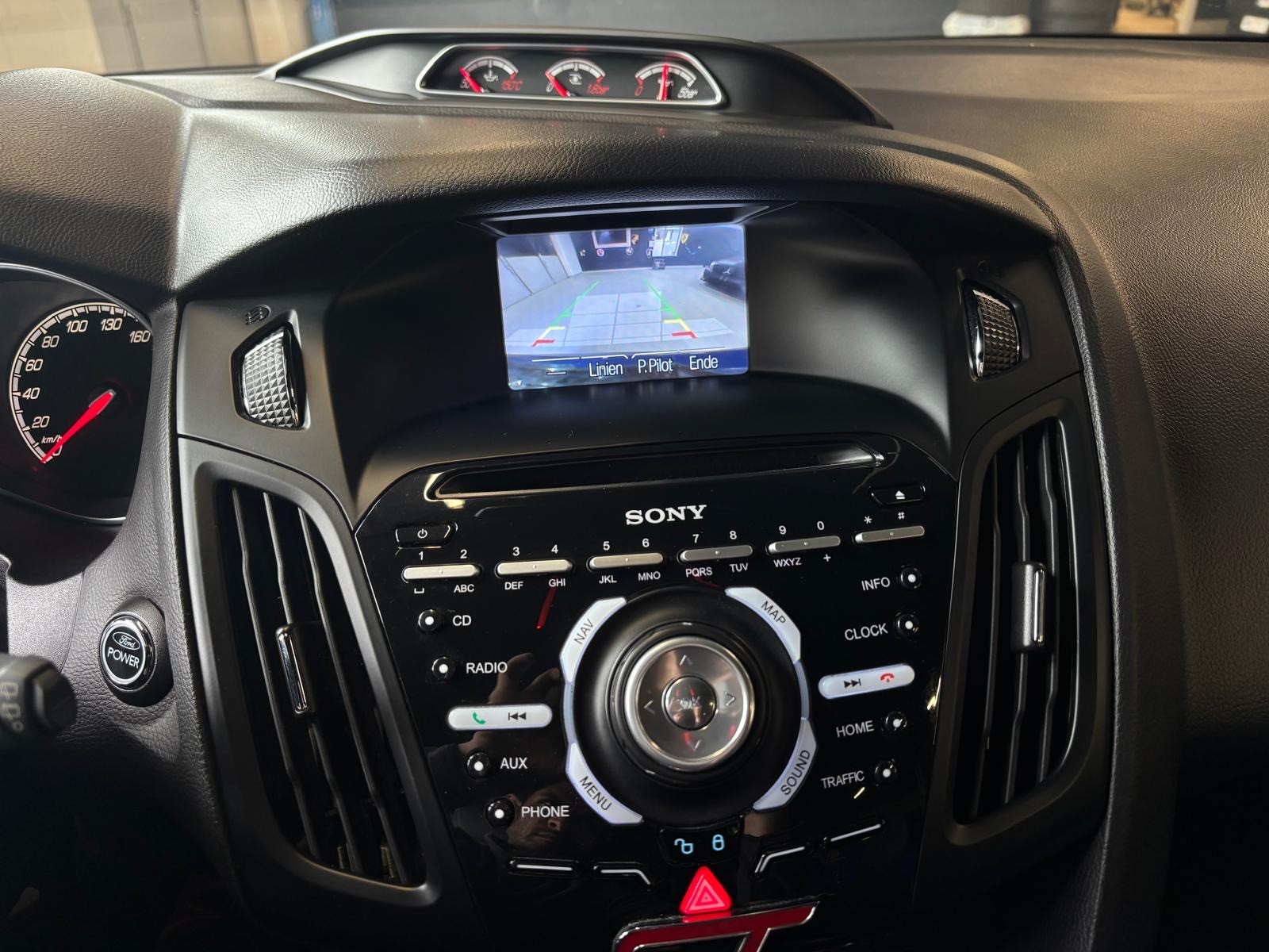 FORD Focus 2.0 SCTi ST-3-image-15