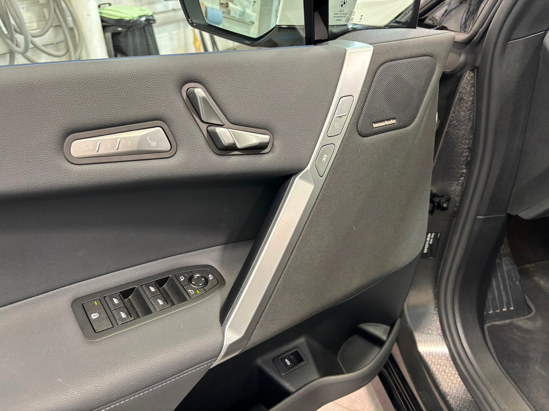 BMW iX xDrive45 M Sport Pro-image-8