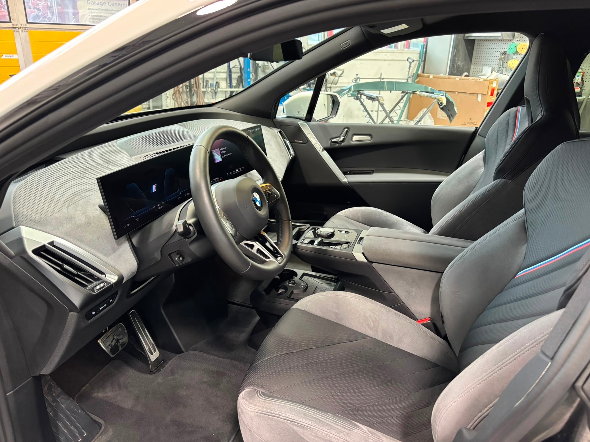 BMW iX xDrive45 M Sport Pro-image-12