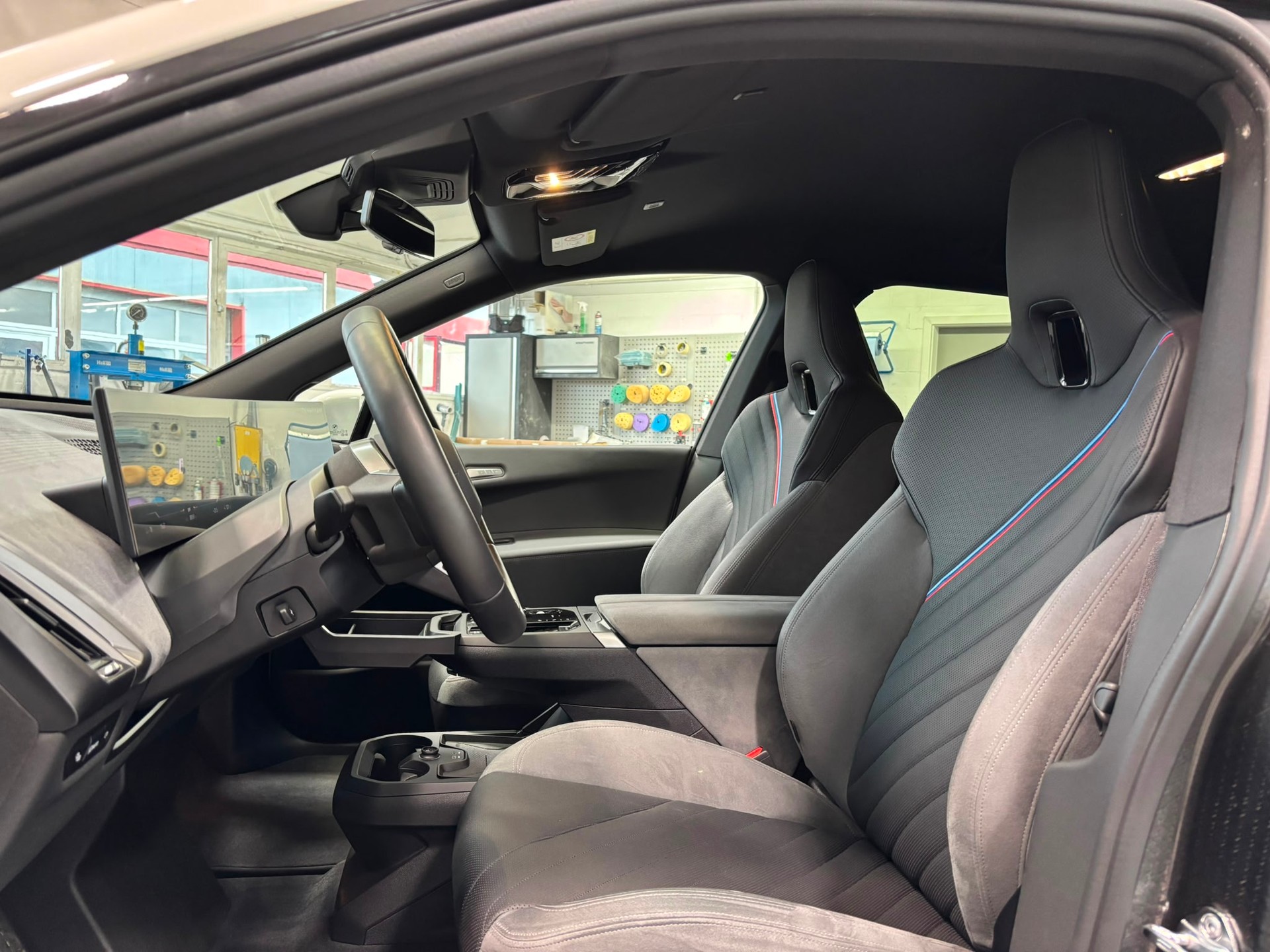 BMW iX xDrive45 M Sport Pro-image-9