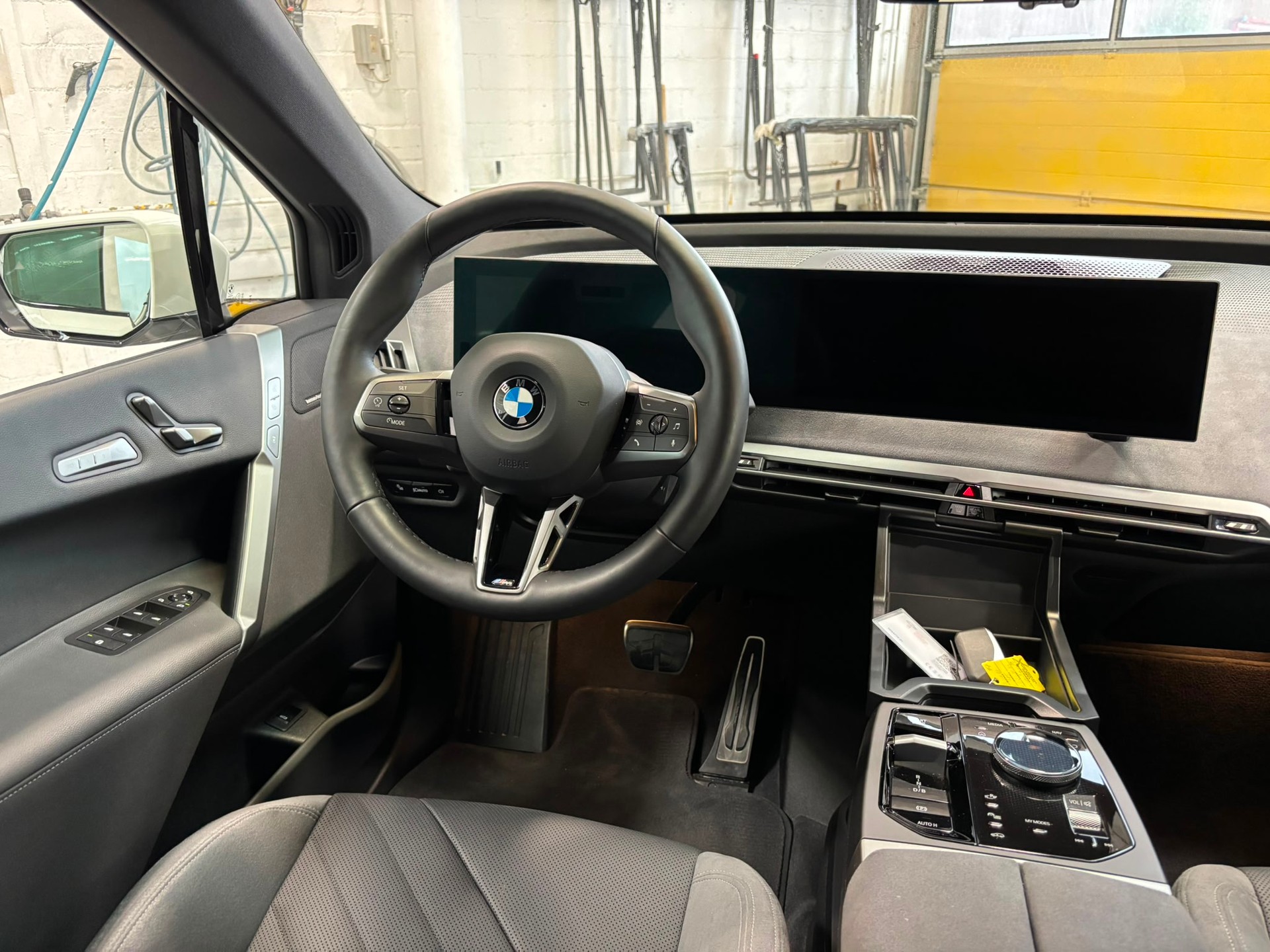 BMW iX xDrive45 M Sport Pro-image-10