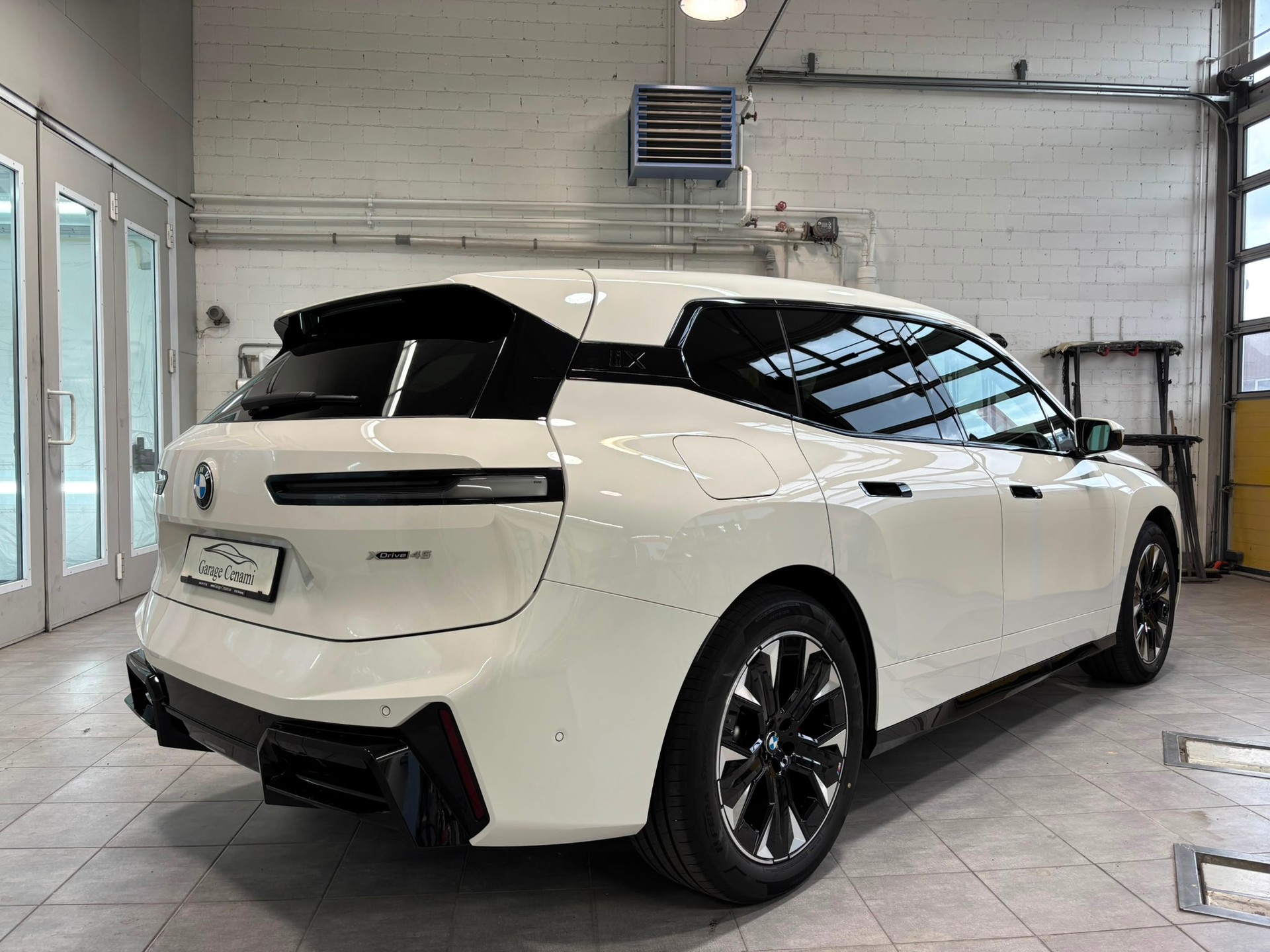 BMW iX xDrive45 M Sport Pro-image-1