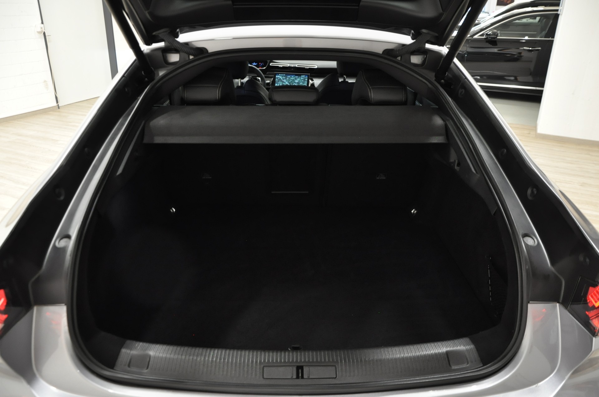 PEUGEOT 508 1.6 PHEV Allure EAT8-image-22
