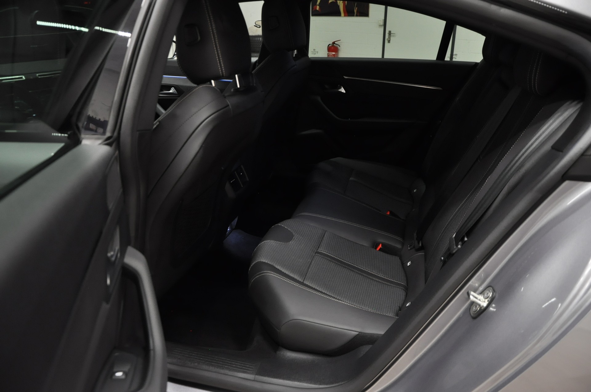 PEUGEOT 508 1.6 PHEV Allure EAT8-image-13