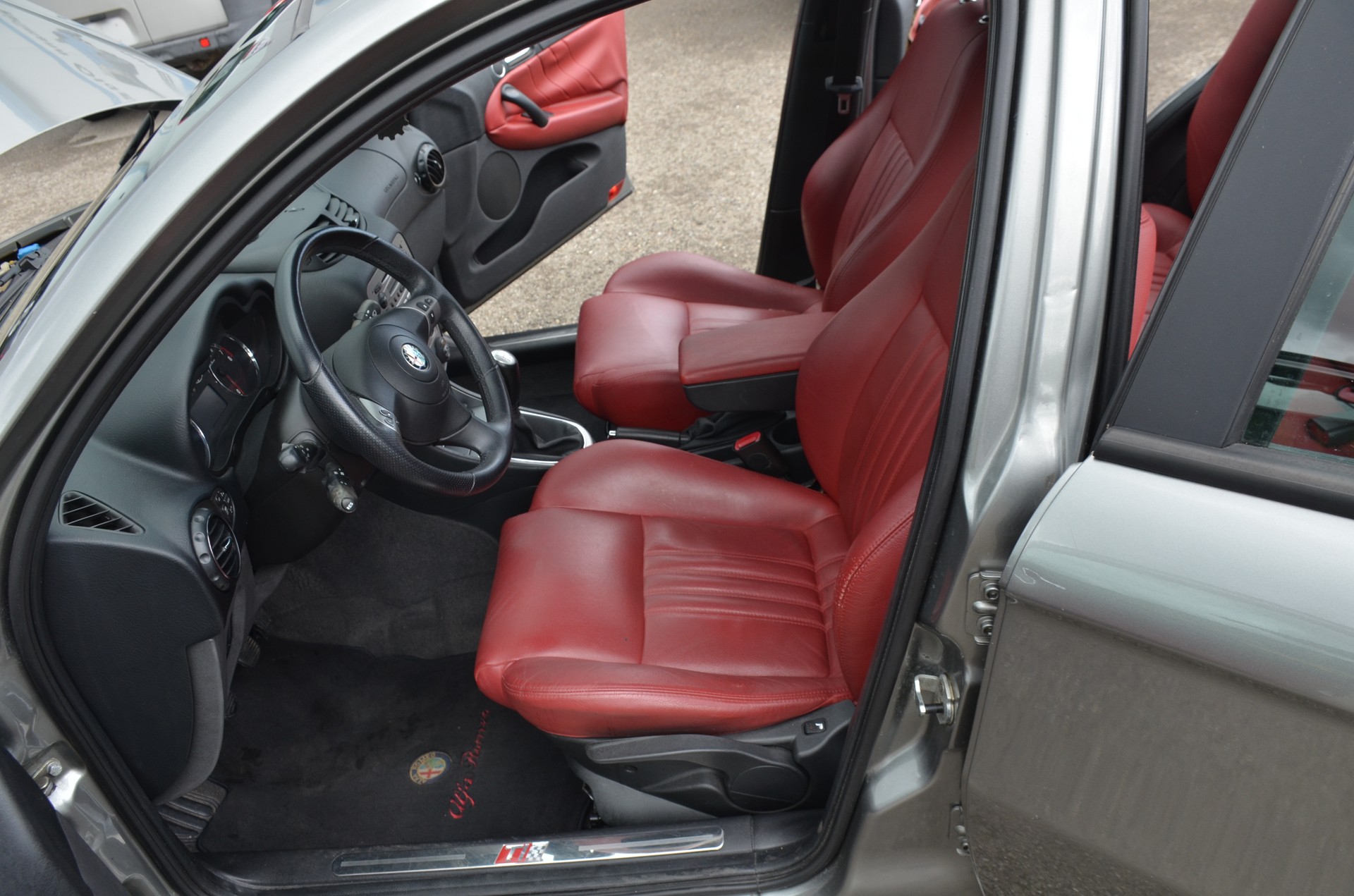 ALFA ROMEO 147 2.0 TS 16V Sport TI-image-15