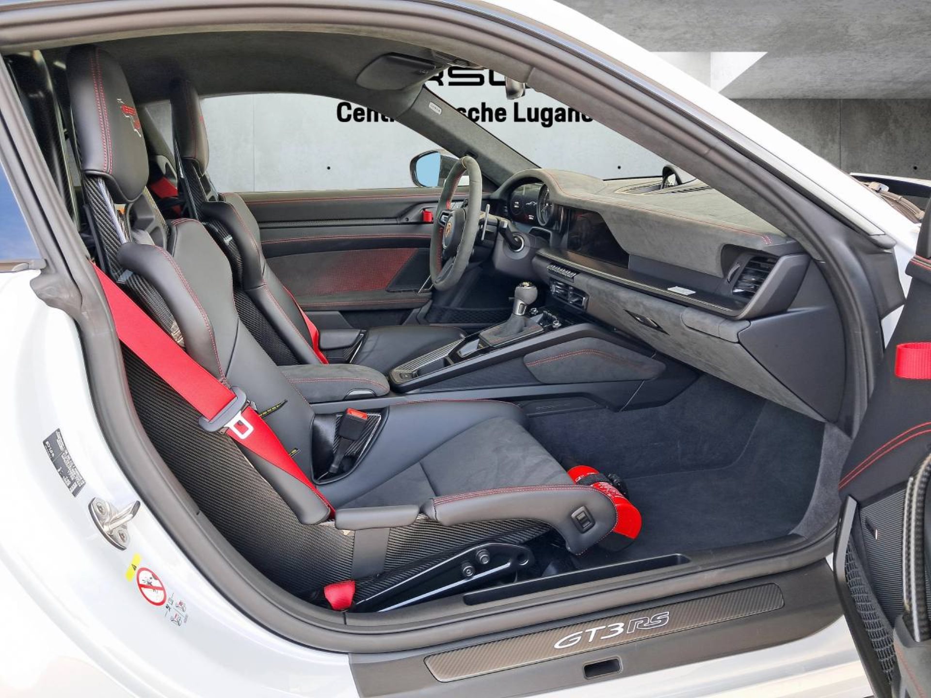 PORSCHE 911 GT3 RS-image-13