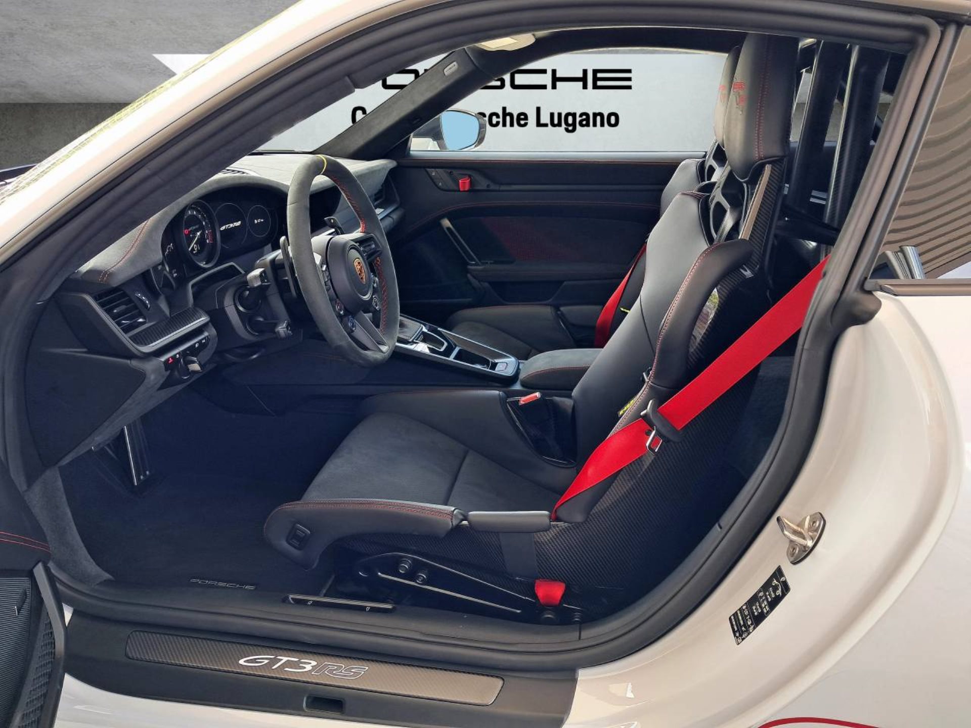 PORSCHE 911 GT3 RS-showroom-element-3