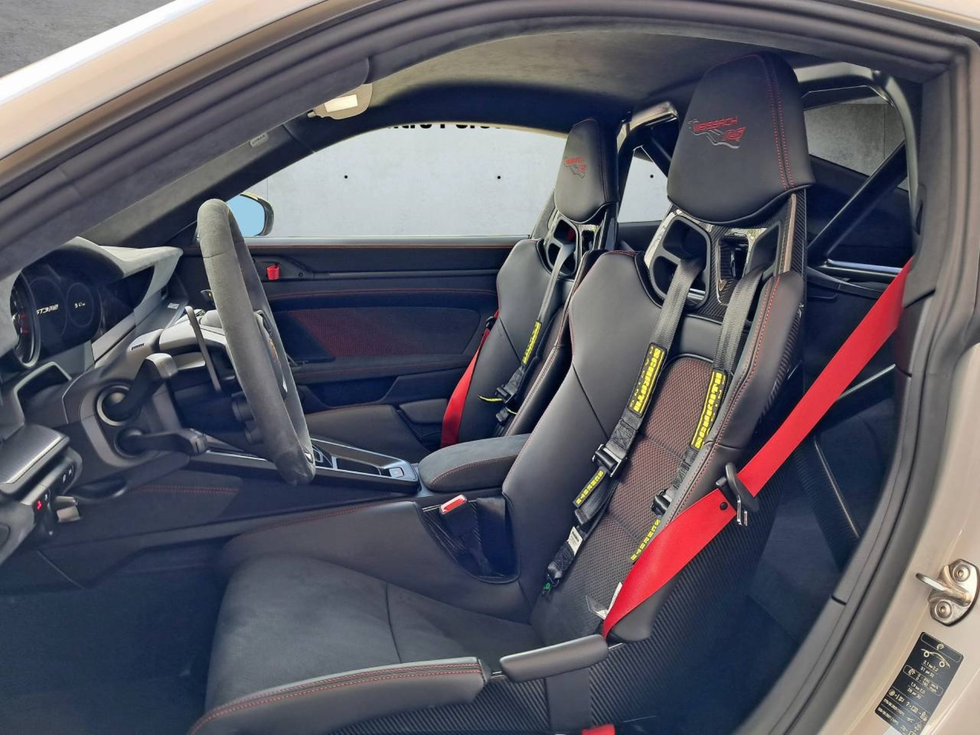 PORSCHE 911 GT3 RS-image-4