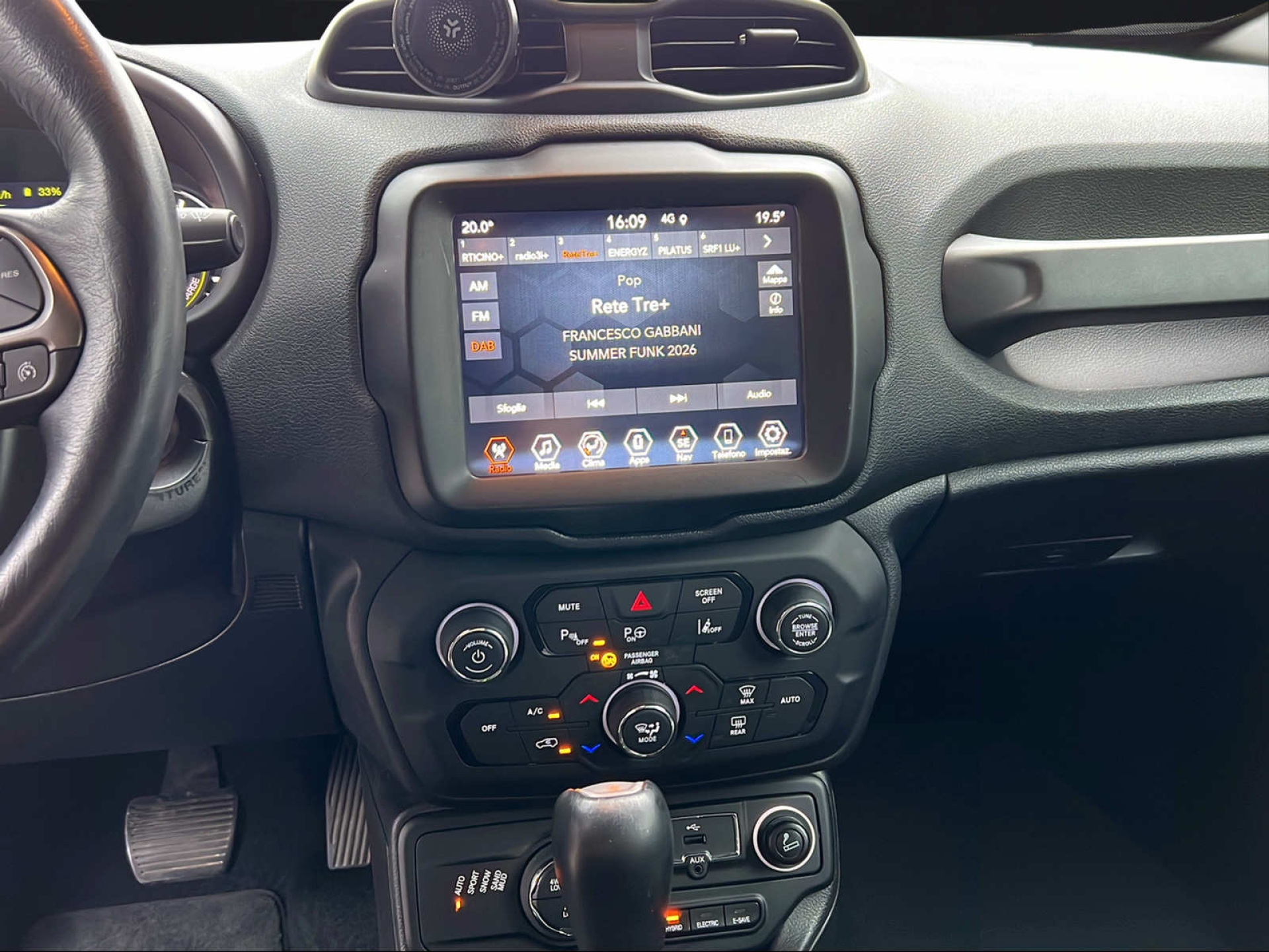 JEEP Renegade 1.3 PHEV S AWD-image-9