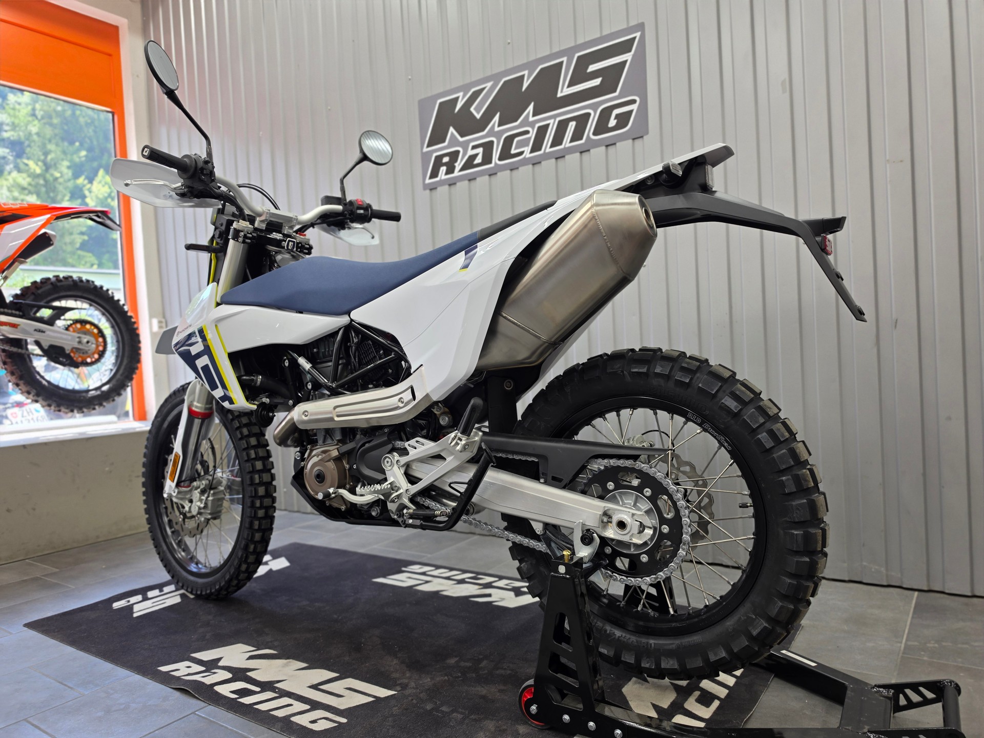 HUSQVARNA 701 Enduro-image-8
