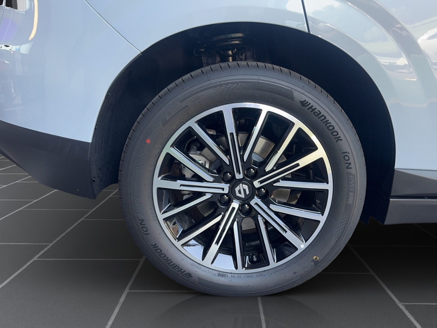 LEAPMOTOR B10 1.5 Hybrid EV-image-10