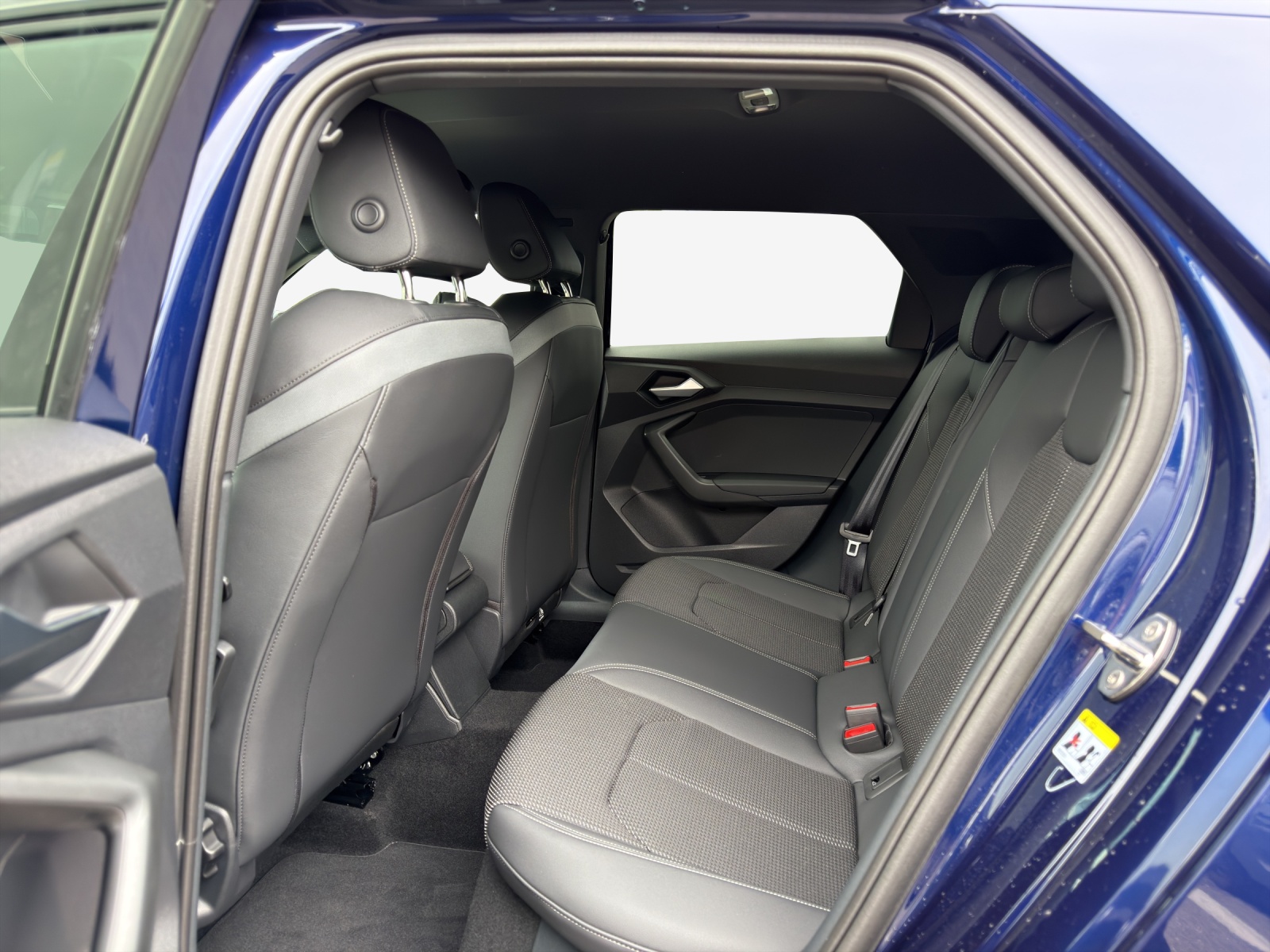 AUDI A1 Sportback 30 TFSI S Line Attraction S-tronic-image-11