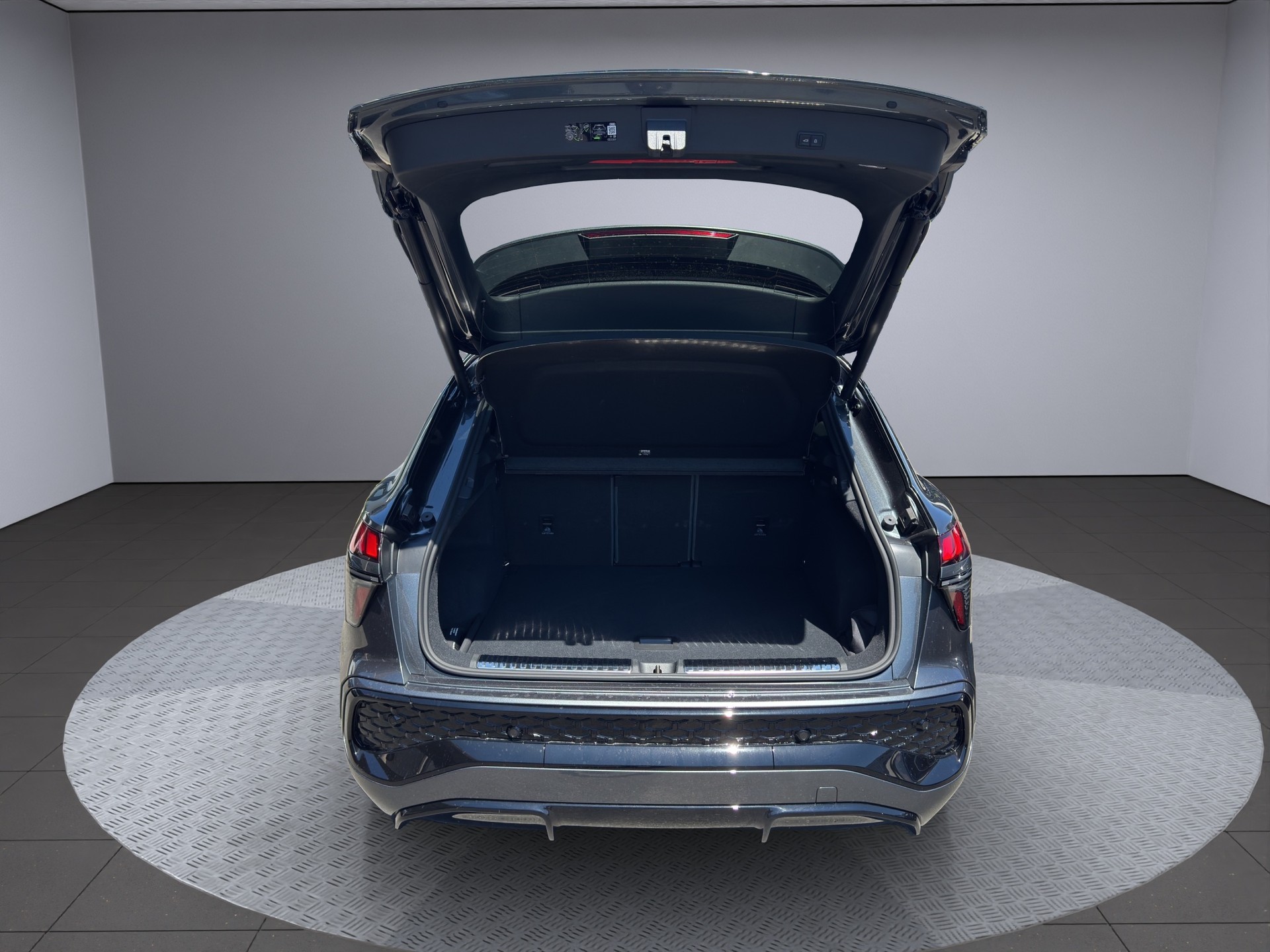 AUDI Q3 SUV 110 kW TFSI S Line S tronic-image-17