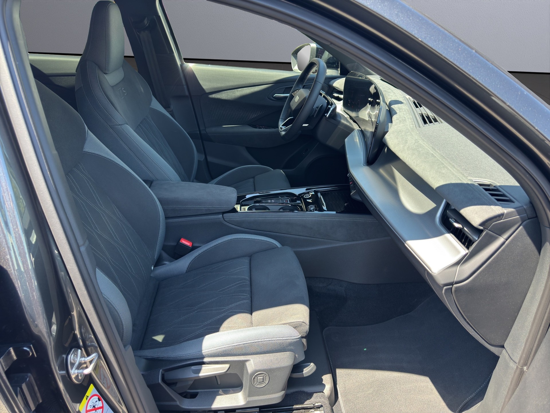 AUDI Q3 SUV 110 kW TFSI S Line S tronic-image-15