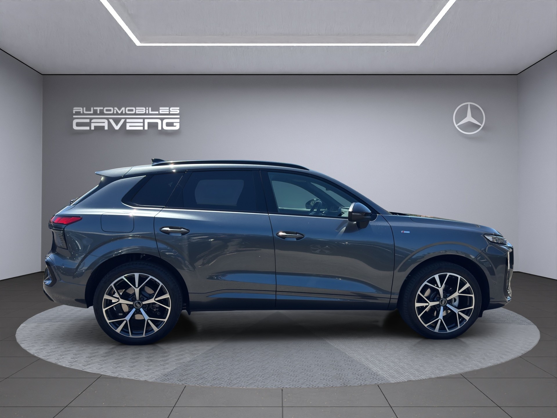 AUDI Q3 SUV 110 kW TFSI S Line S tronic-image-5